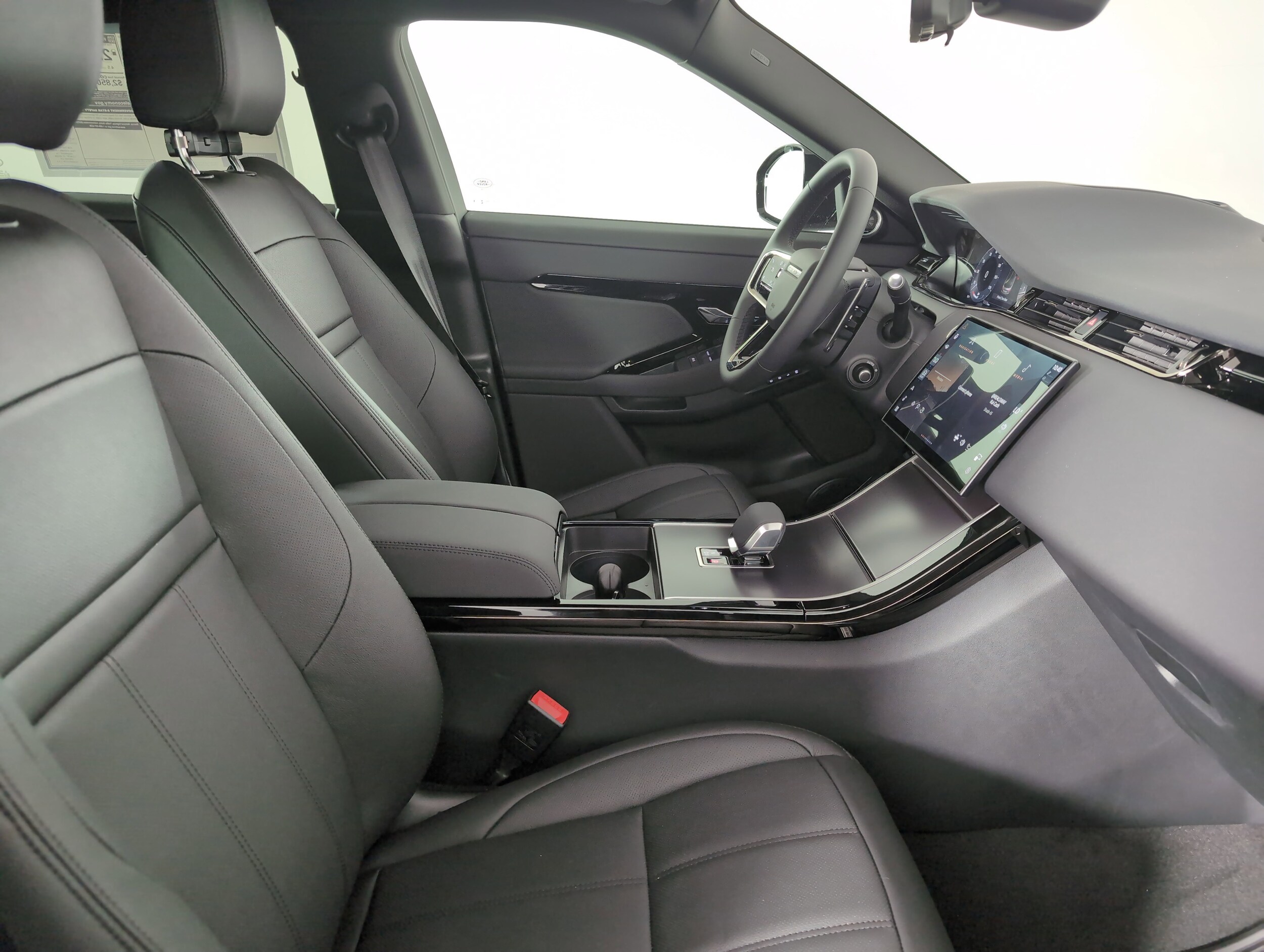 2026 Land Rover Range Rover Evoque Dynamic SE photo 3