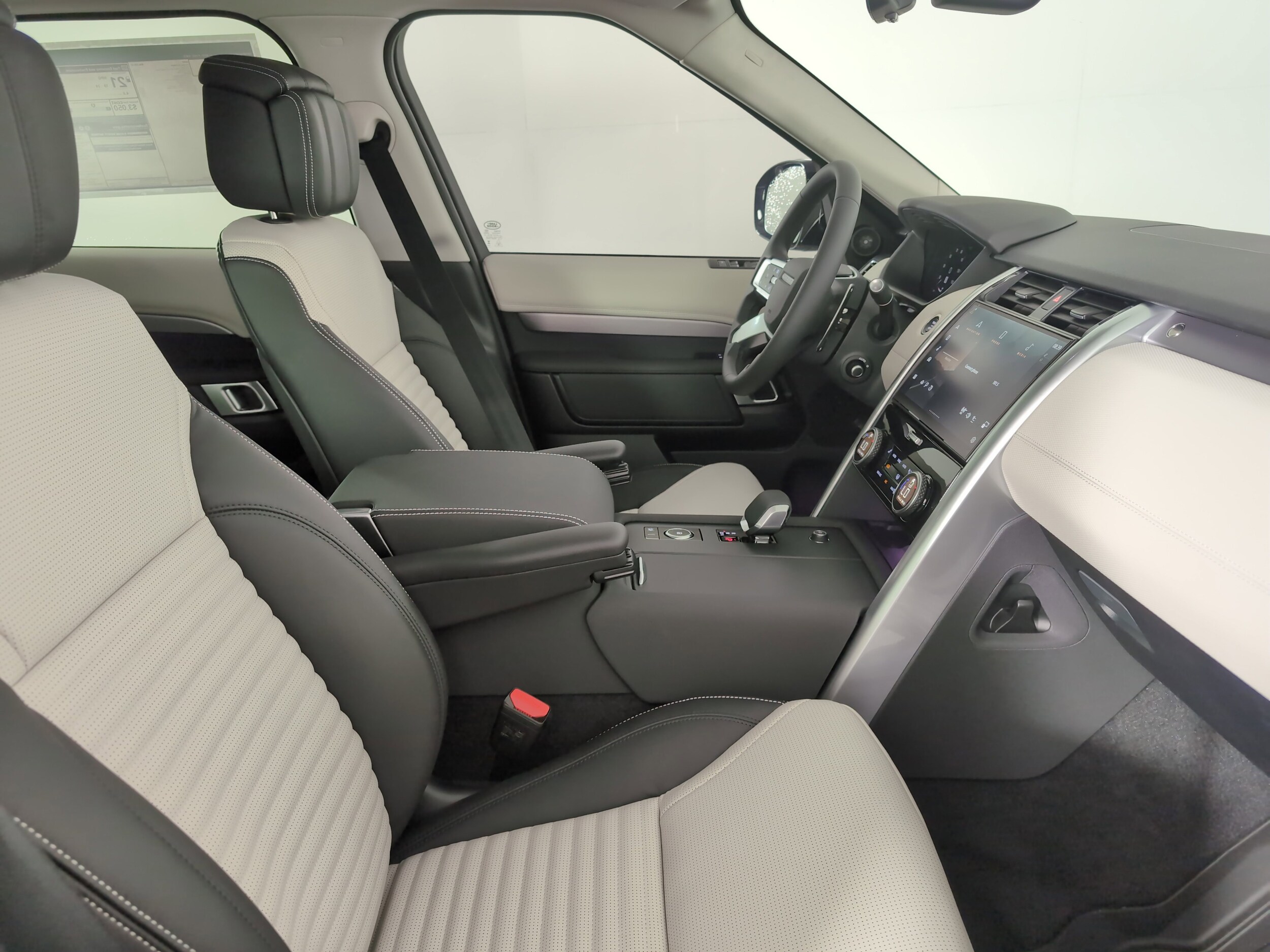 2025 Land Rover Discovery SE photo 3