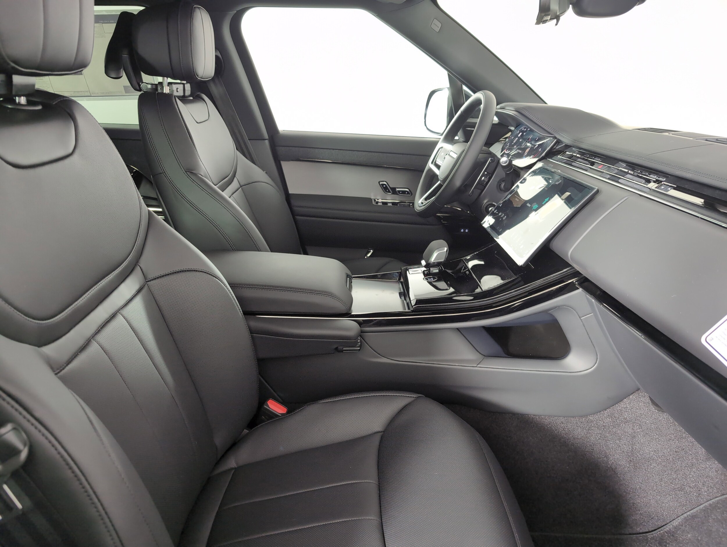 2025 Land Rover Range Rover Sport SE photo 3