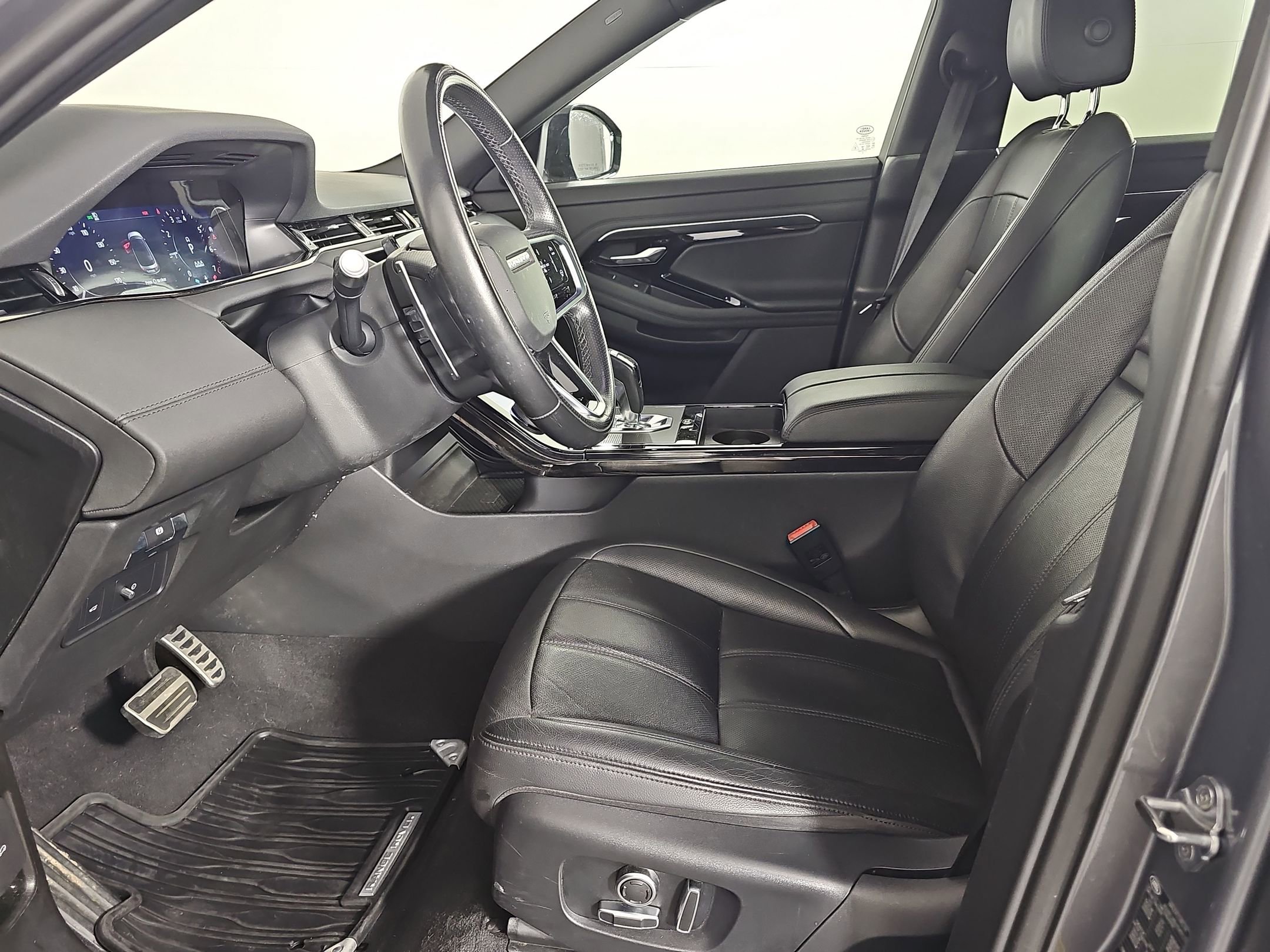 2022 Land Rover Range Rover Evoque R-Dynamic SE photo 4