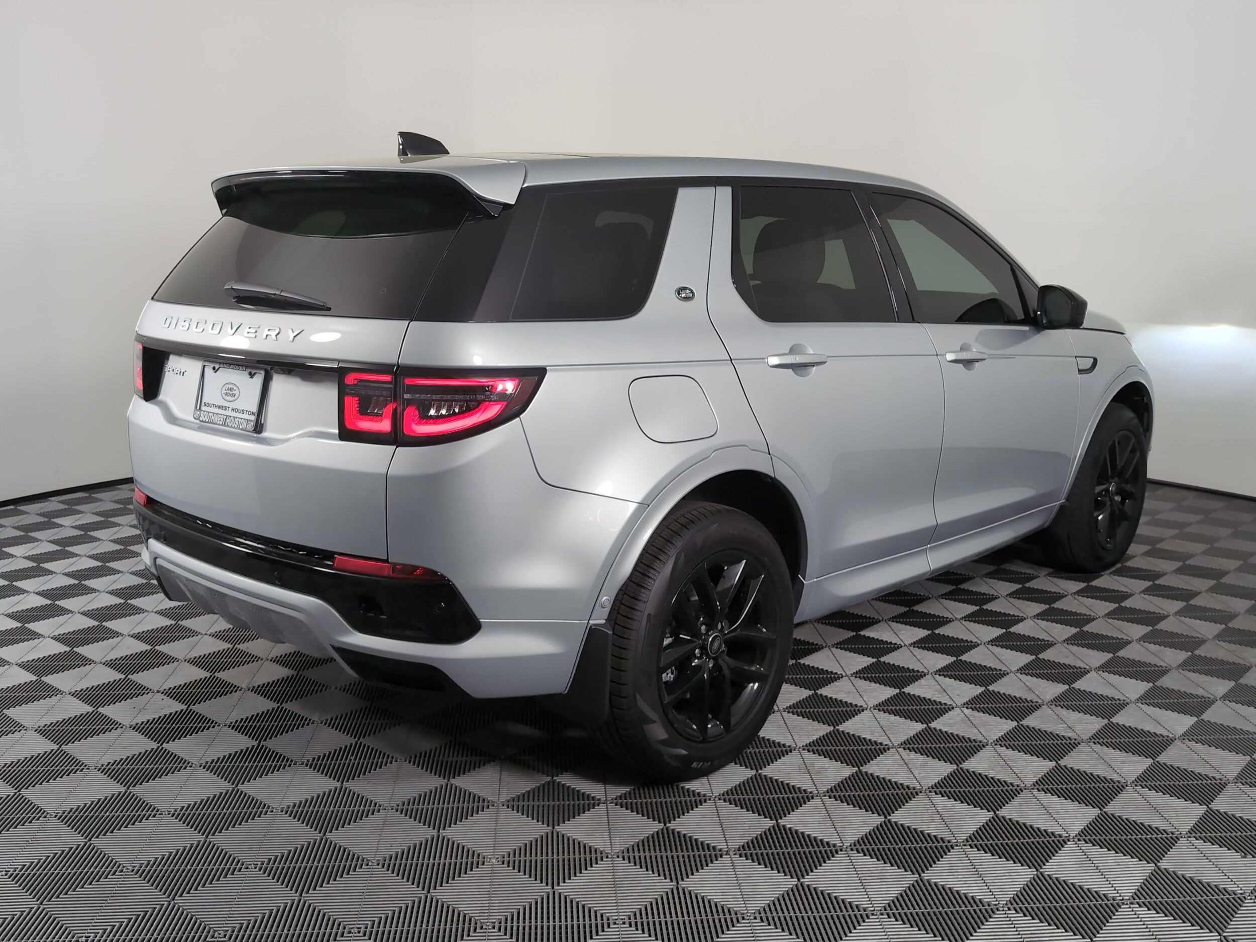 2025 Land Rover Discovery Sport S photo 2