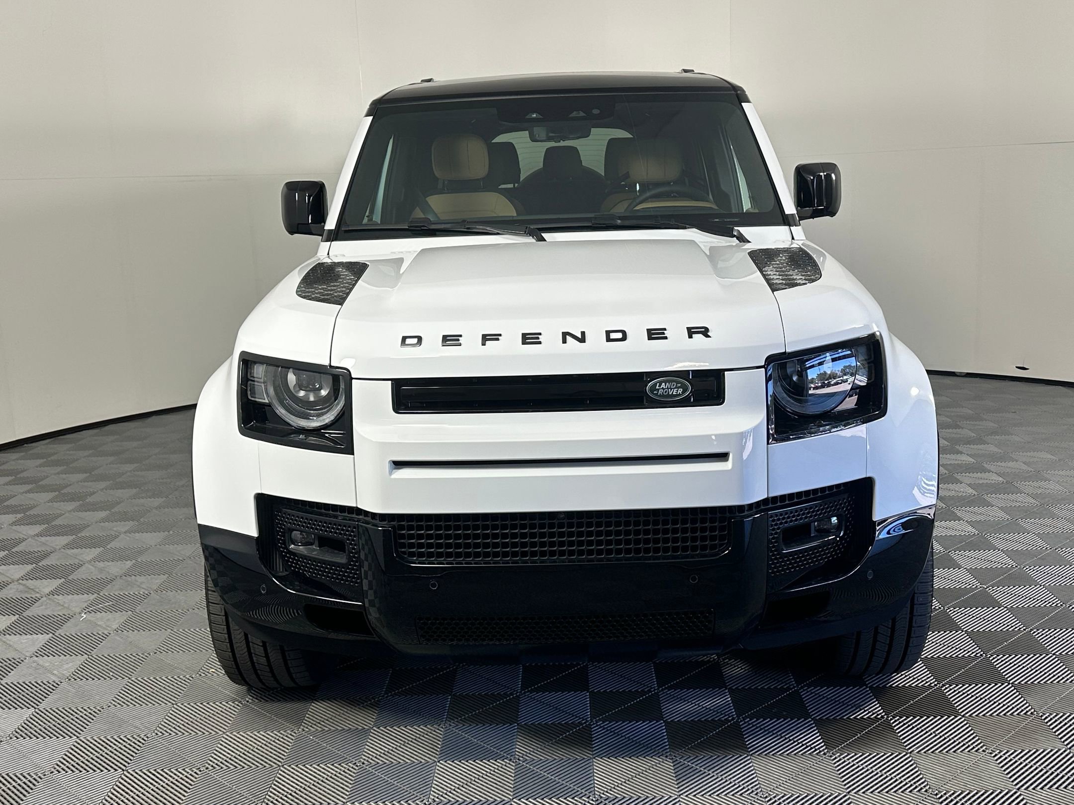 2025 Land Rover Defender 130 V8 photo 2