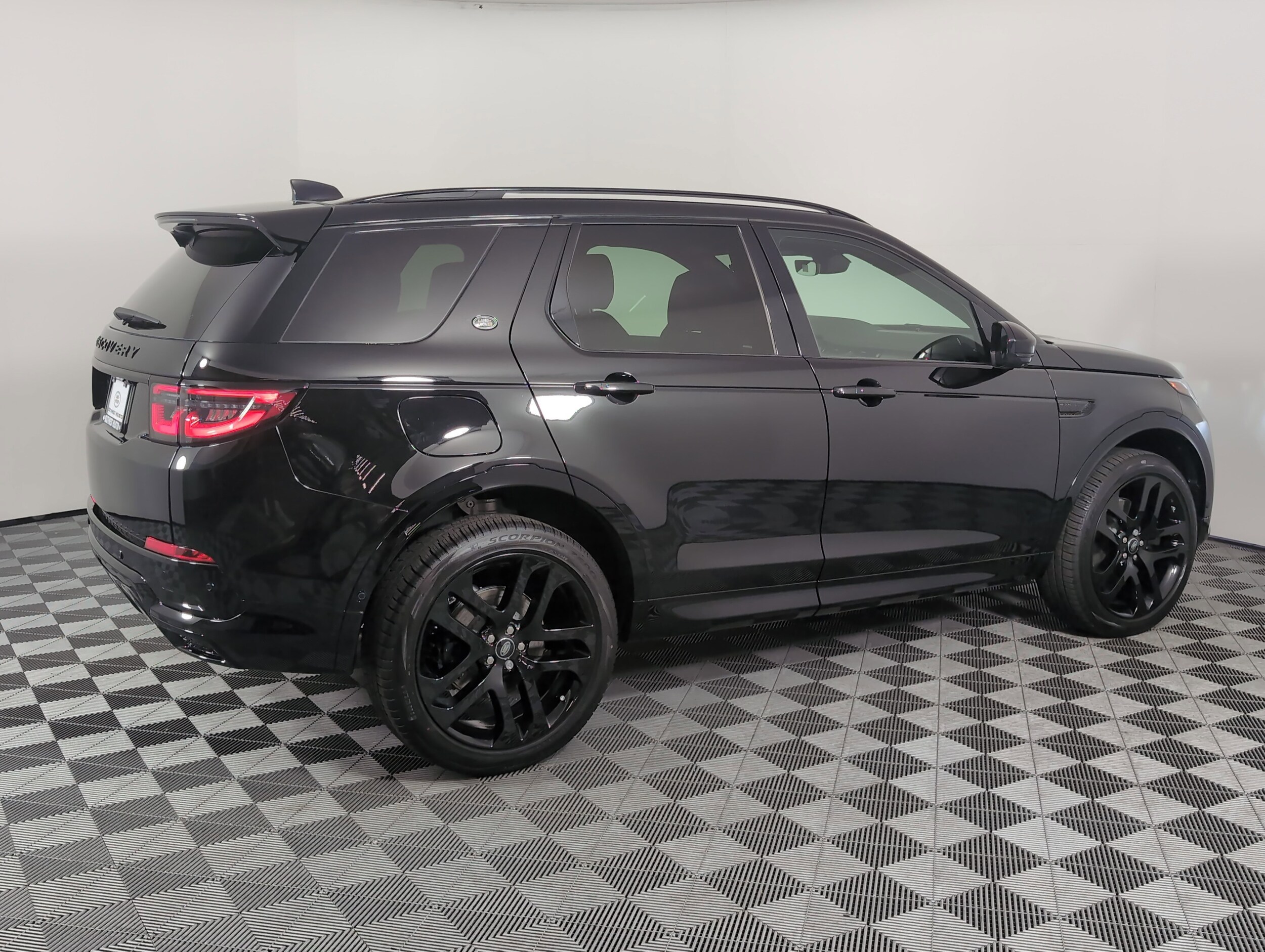 2025 Land Rover Discovery Sport Dynamic SE photo 2