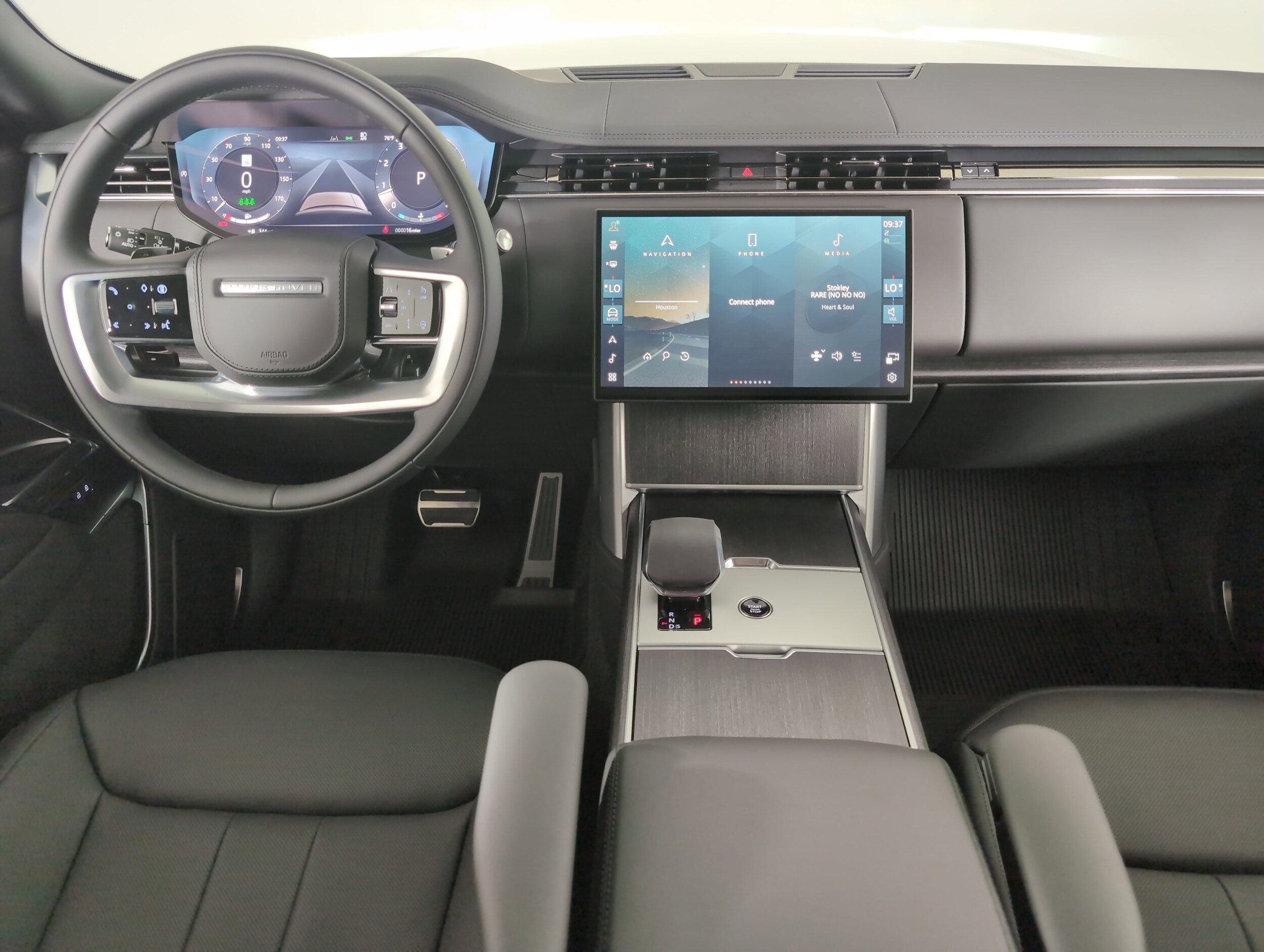 2025 Land Rover Range Rover SE photo 4