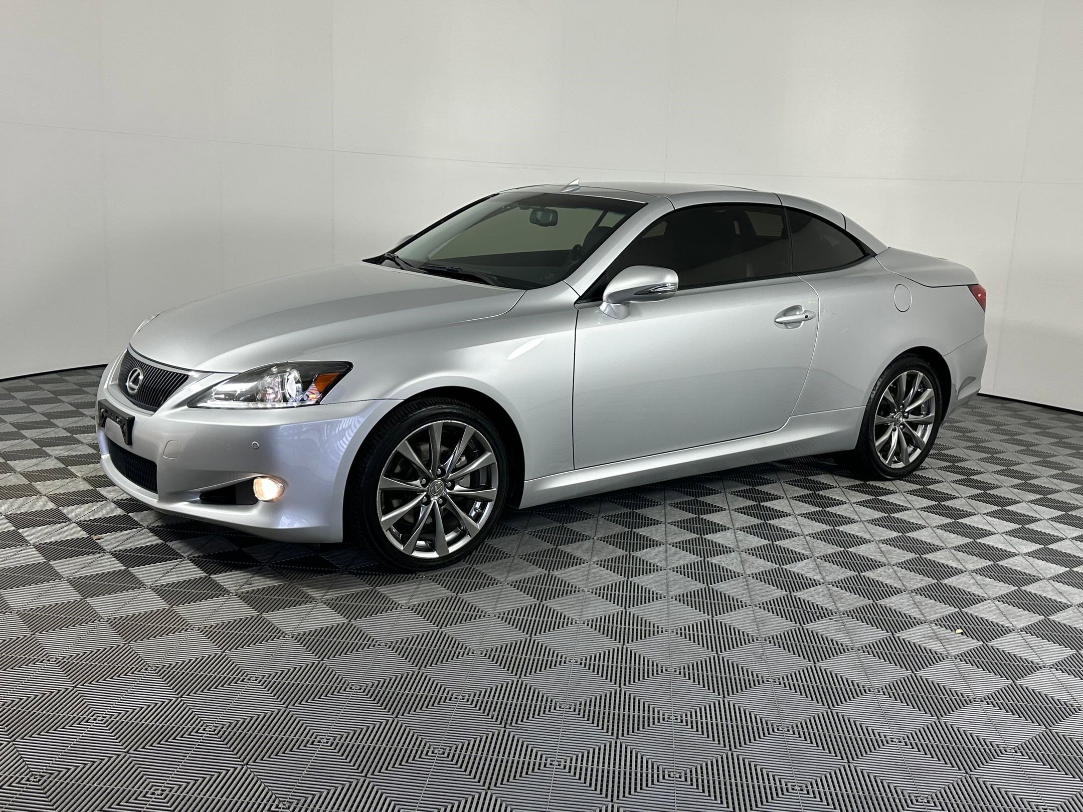 2015 Lexus IS Base's photo