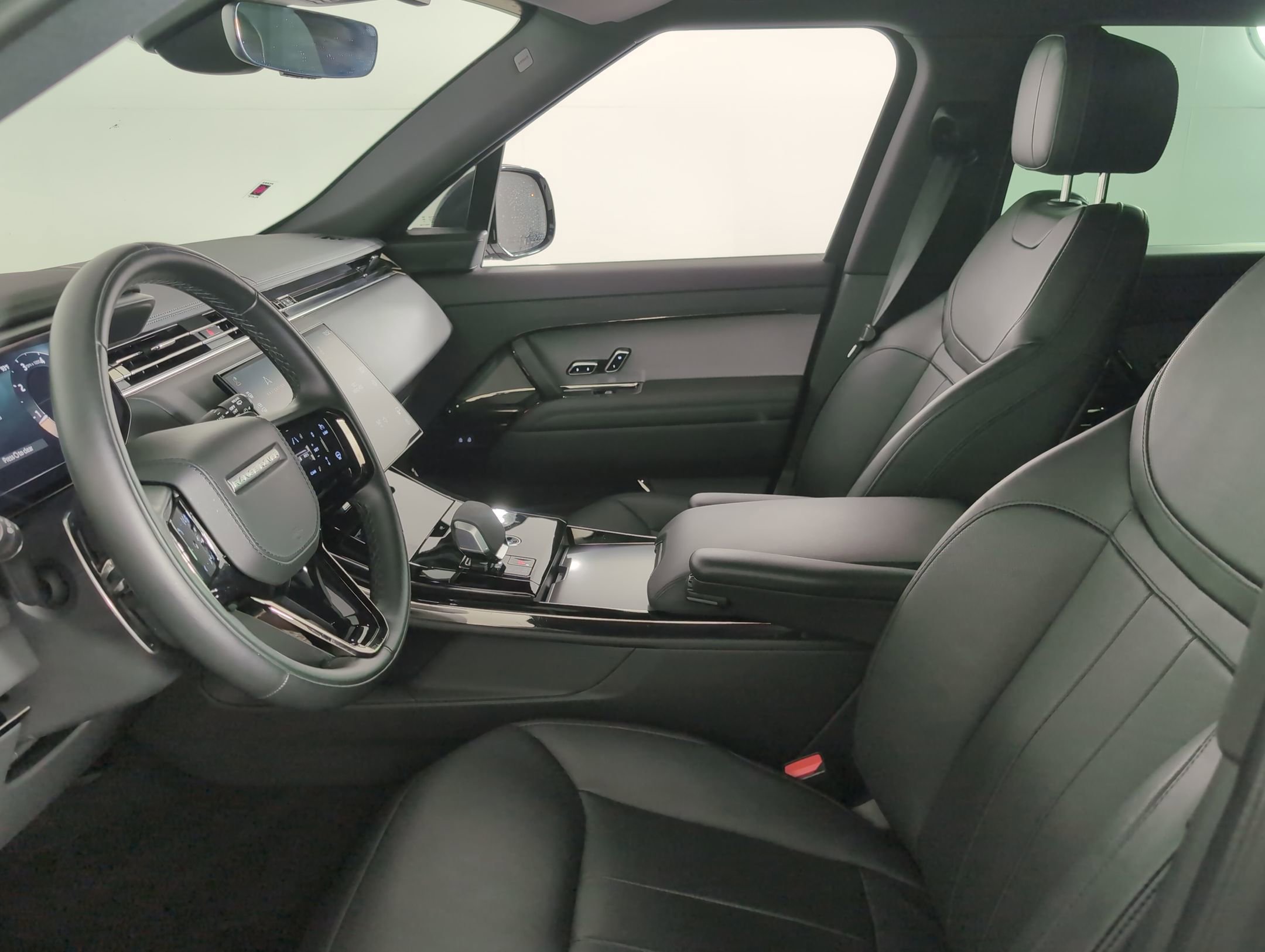2024 Land Rover Range Rover Sport SE photo 3