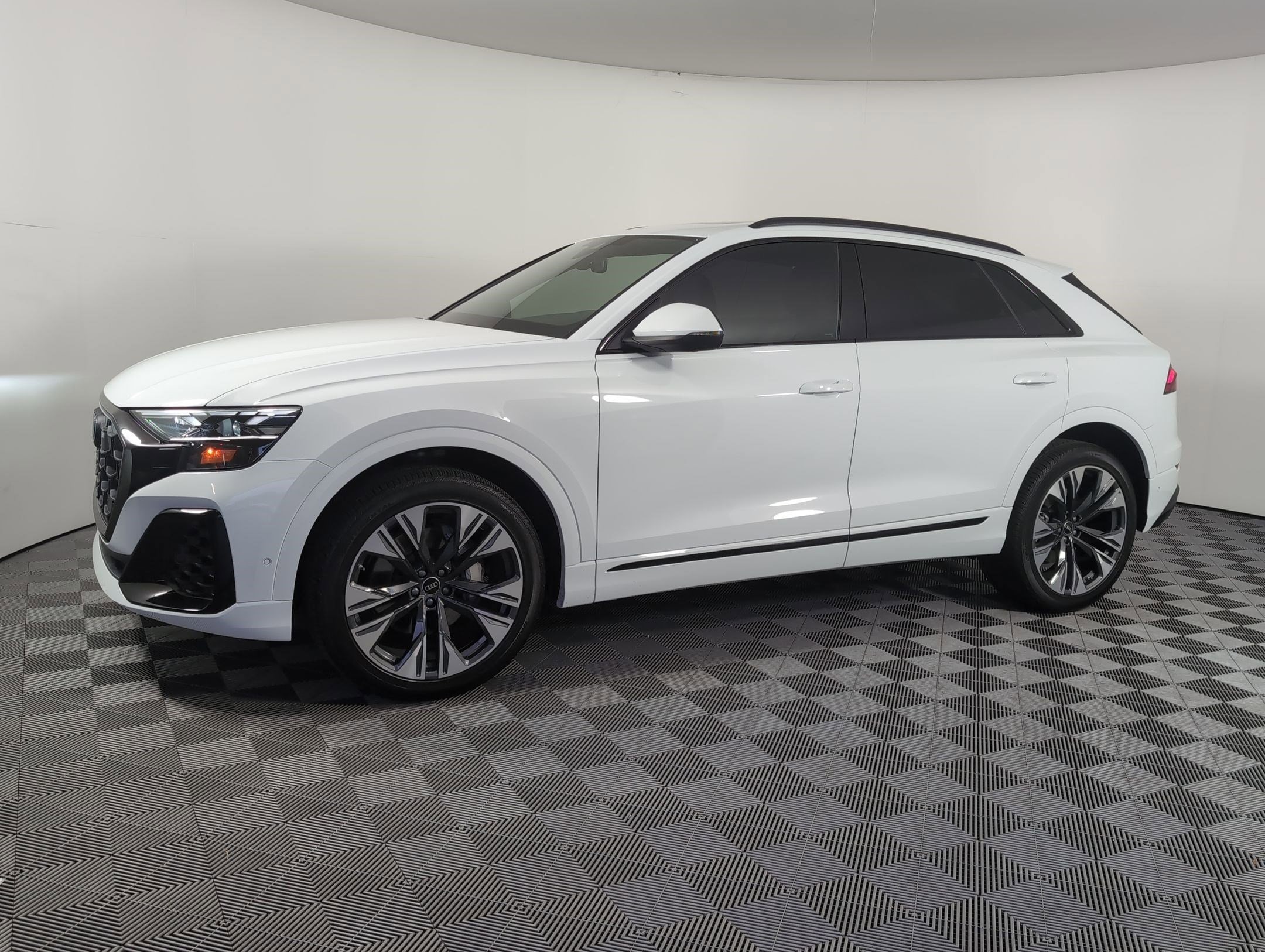 2025 Audi Q8 Premium Plus's photo