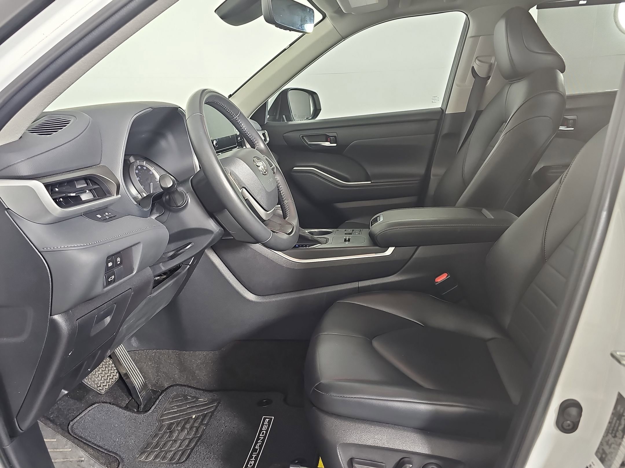 2023 Toyota Highlander XLE photo 4