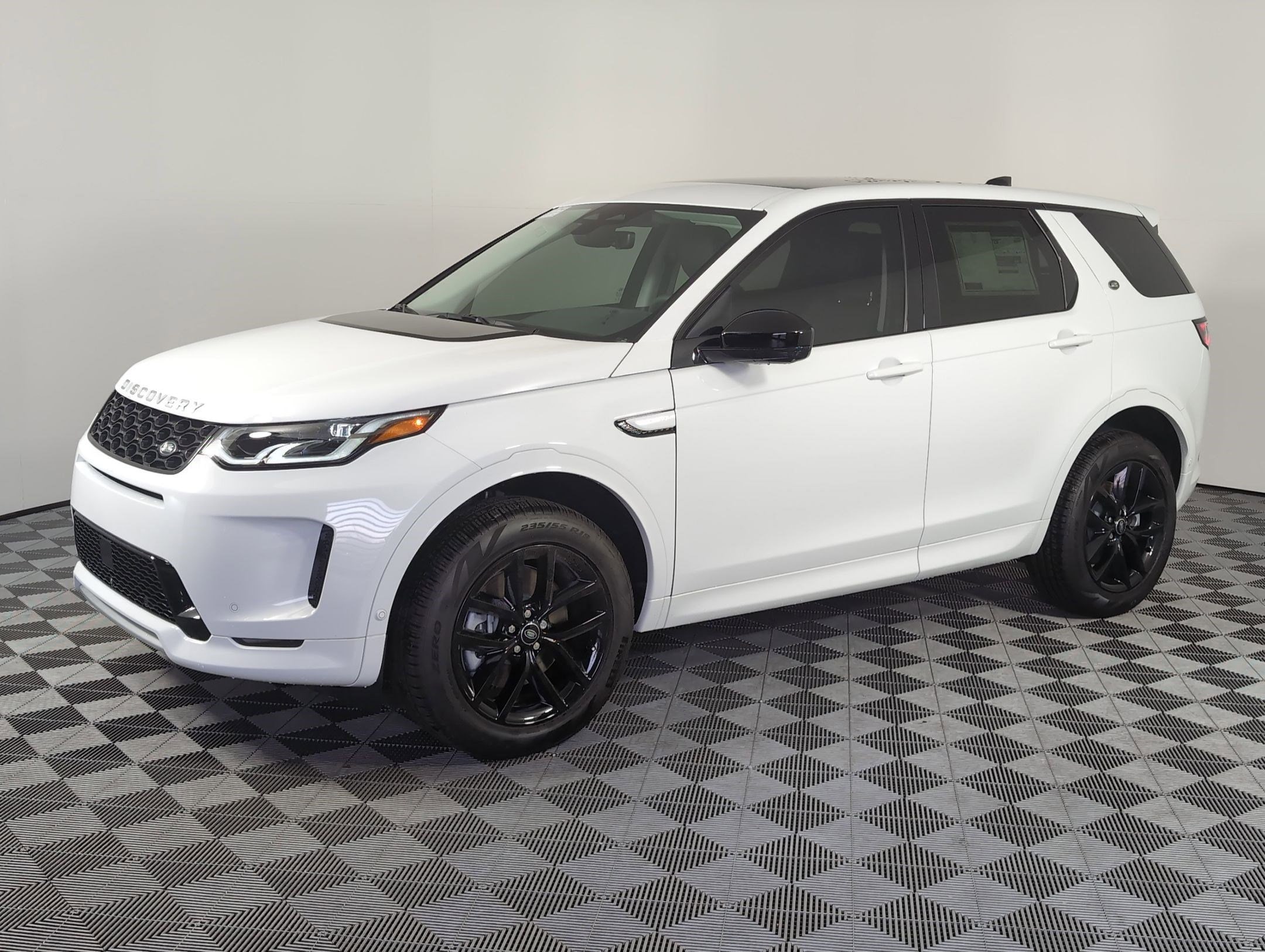 2025 Land Rover Discovery Sport S's photo