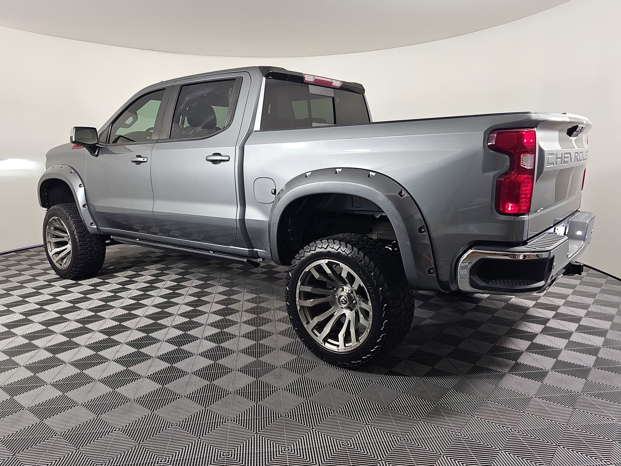 2020 Chevrolet Silverado 1500 LT photo 3
