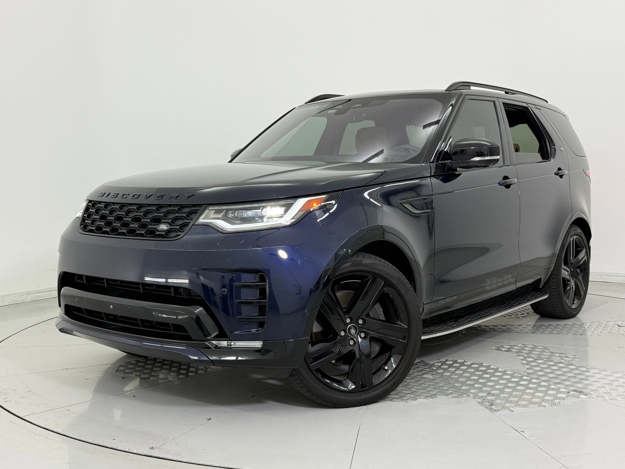 2023 Land Rover Discovery S R Dynamic's photo