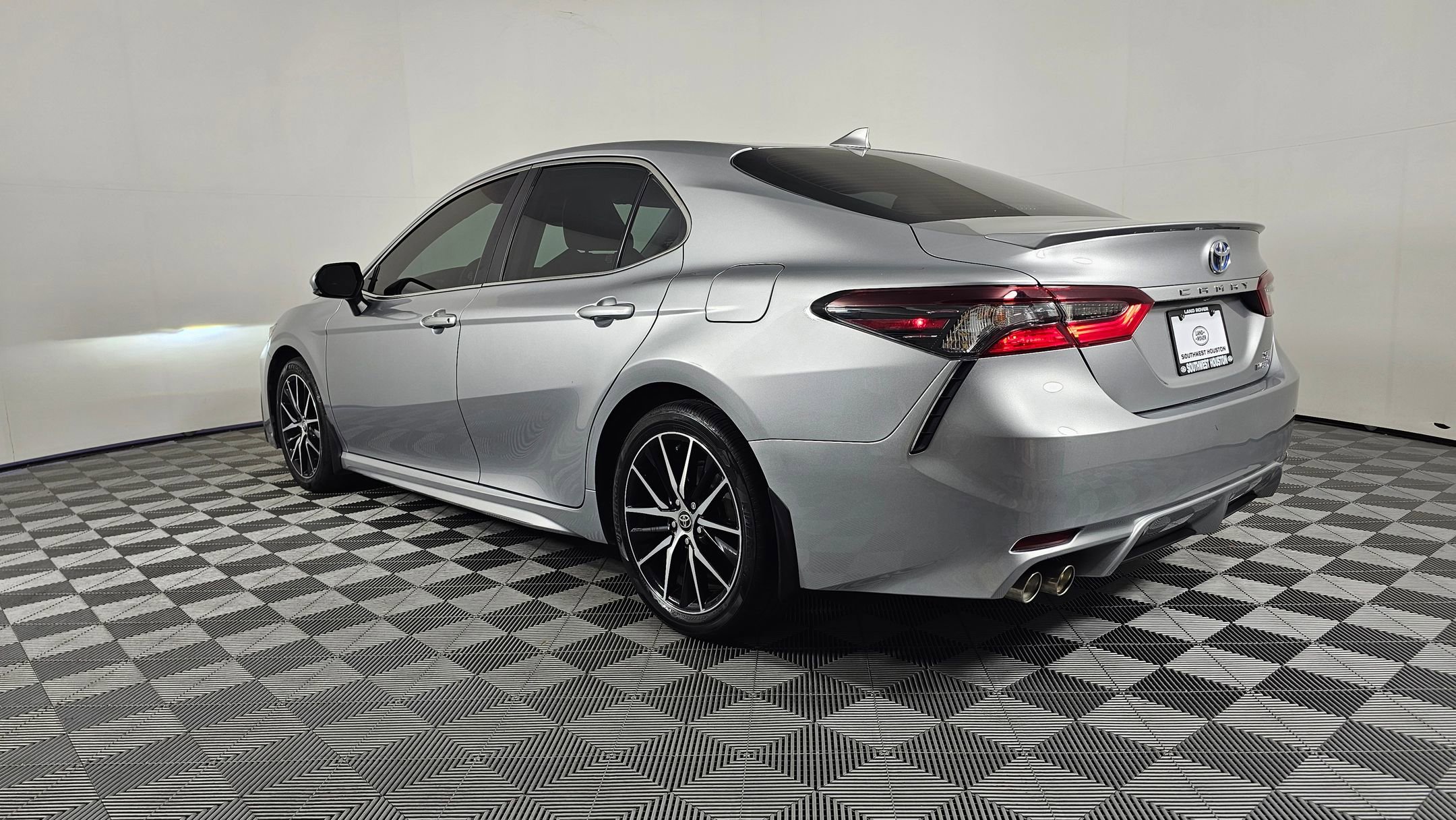 2023 Toyota Camry Hybrid SE photo 3