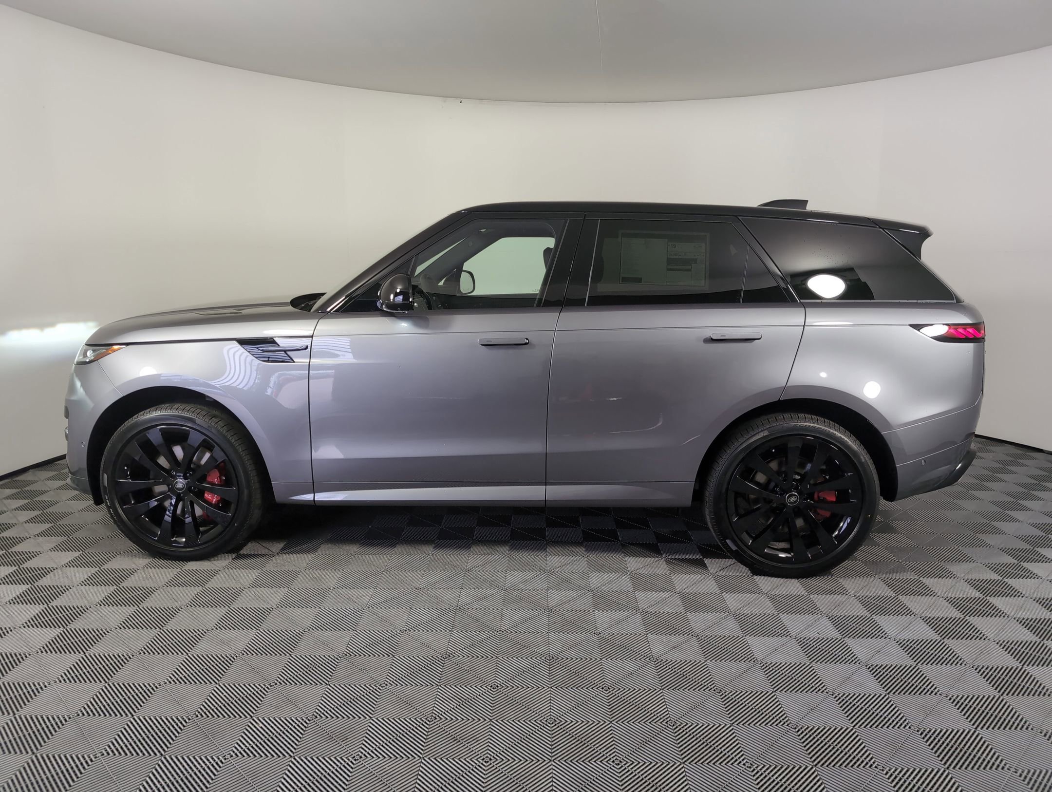 2025 Land Rover Range Rover Sport P530 Dynamic SE photo 2