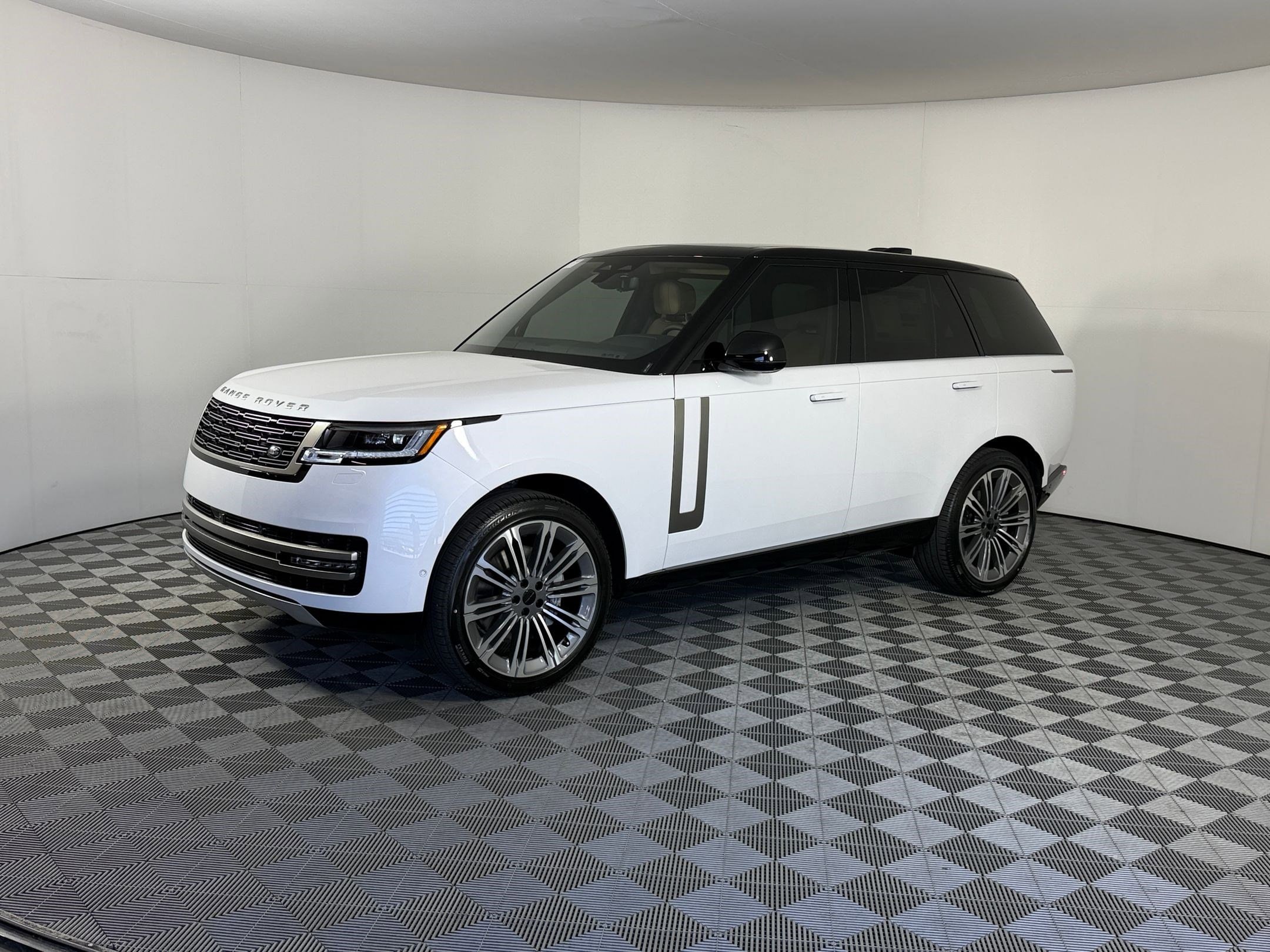 2026 Land Rover Range Rover 3.0 SE SWB's photo