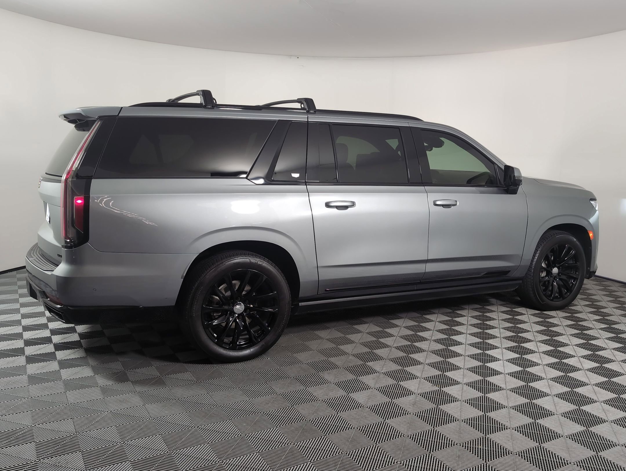 2023 Cadillac Escalade ESV Sport Platinum photo 4