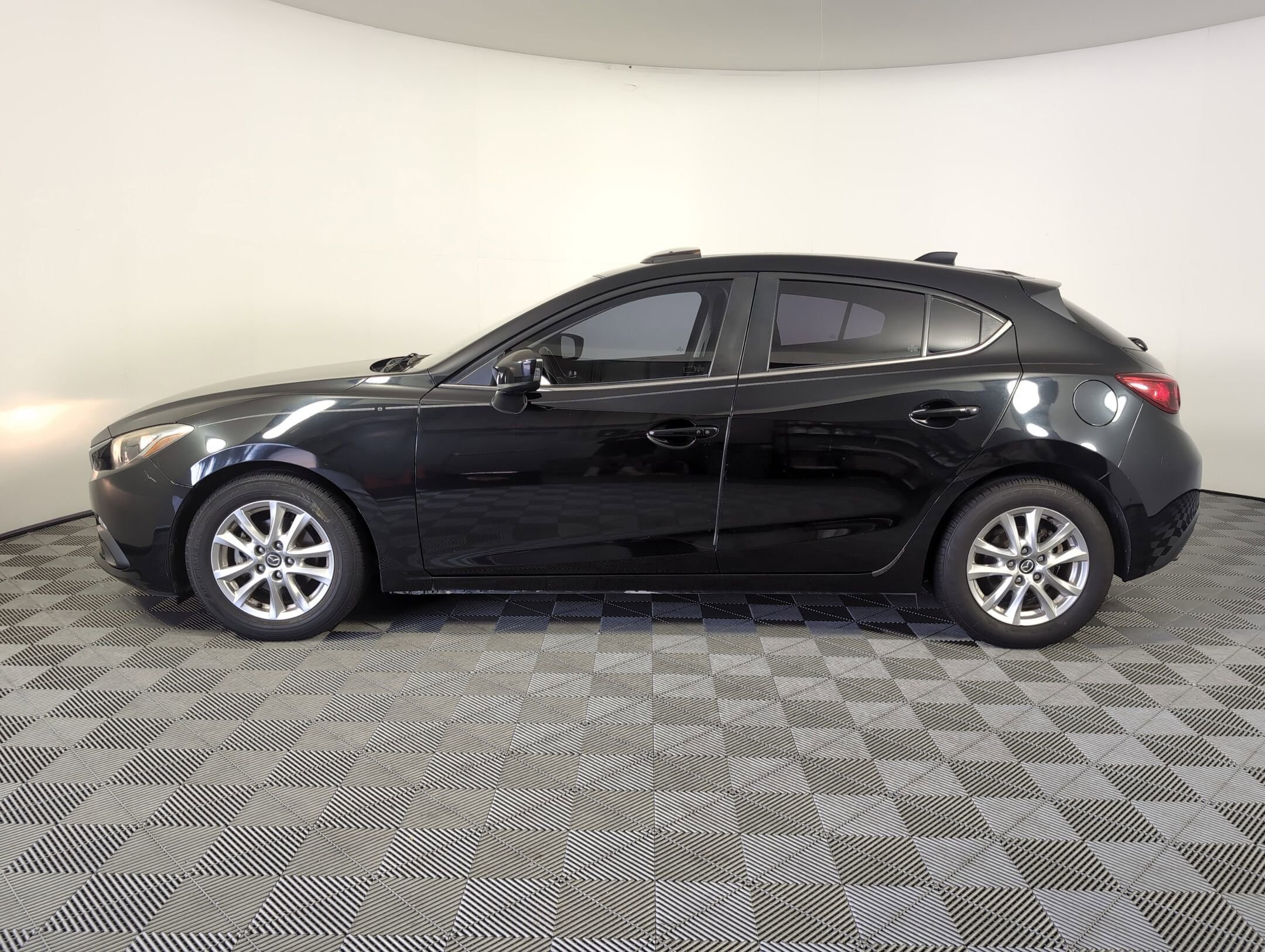 2014 Mazda Mazda3 Grand Touring photo 2