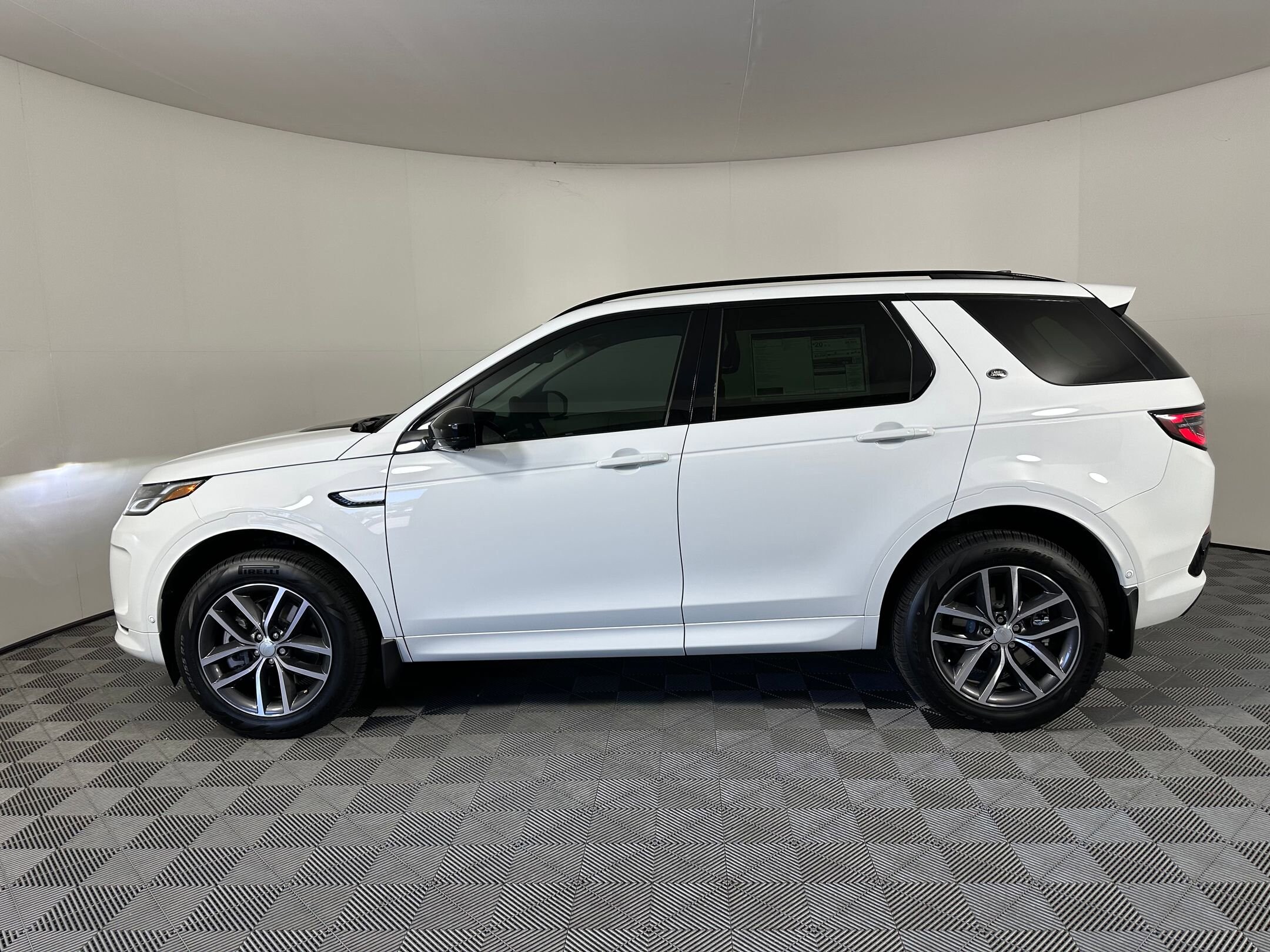 2025 Land Rover Discovery Sport S photo 2