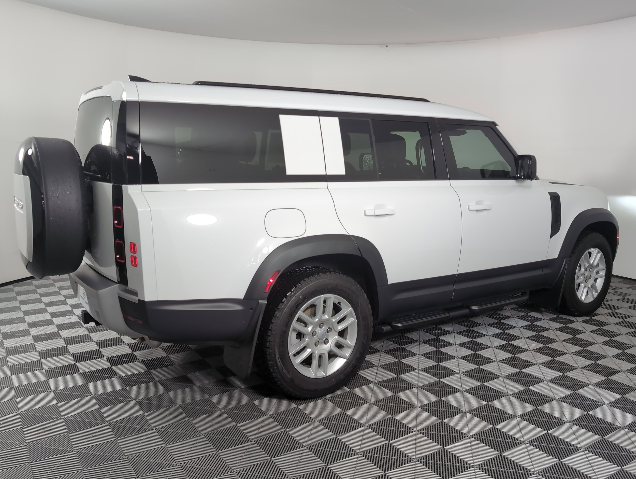 2025 Land Rover Defender S photo 2