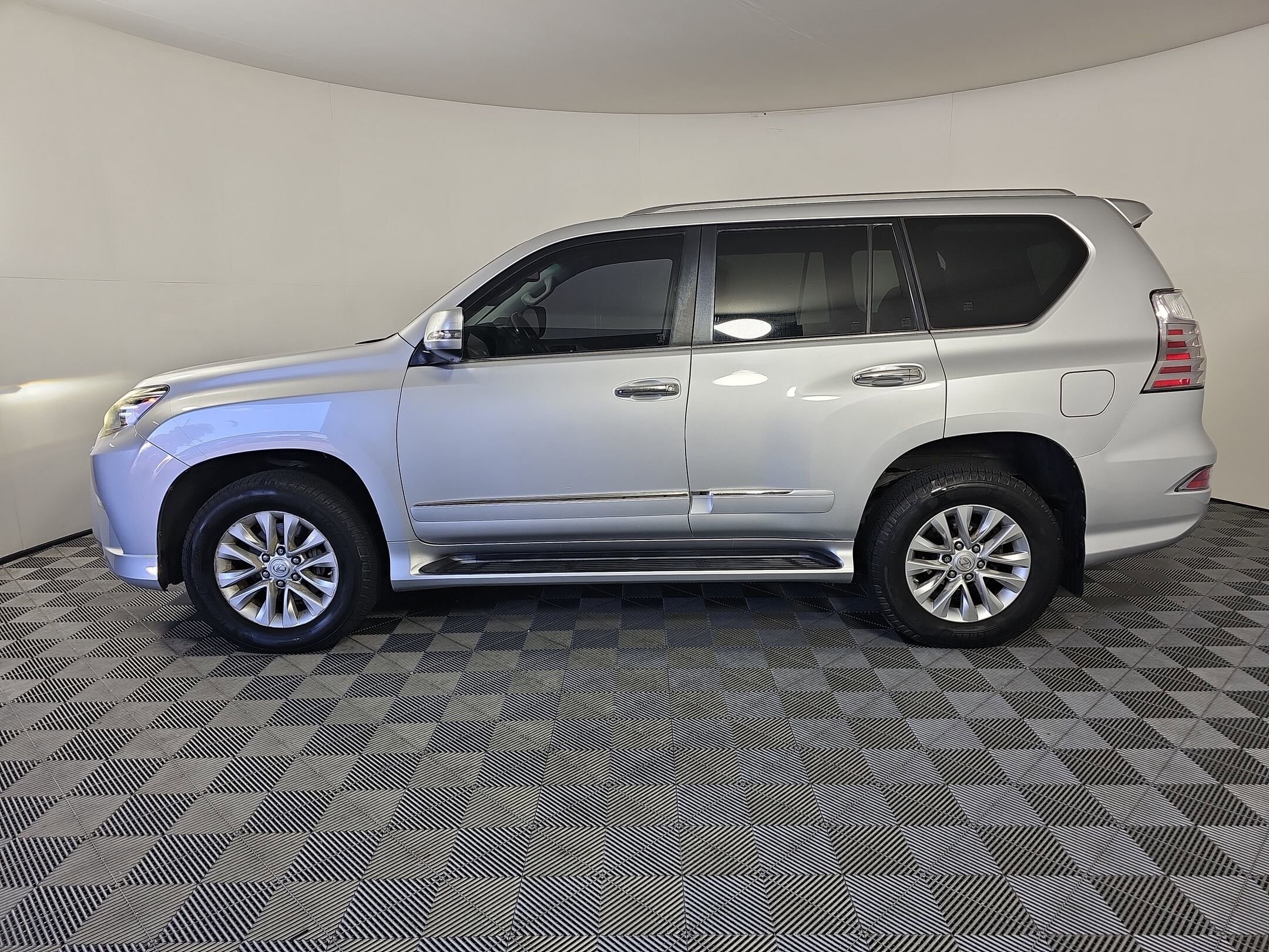 2015 Lexus GX 460 photo 2