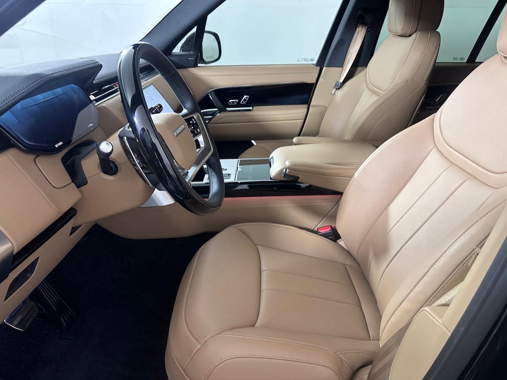 New 2025 Land Rover Range Rover P400 SE SUV