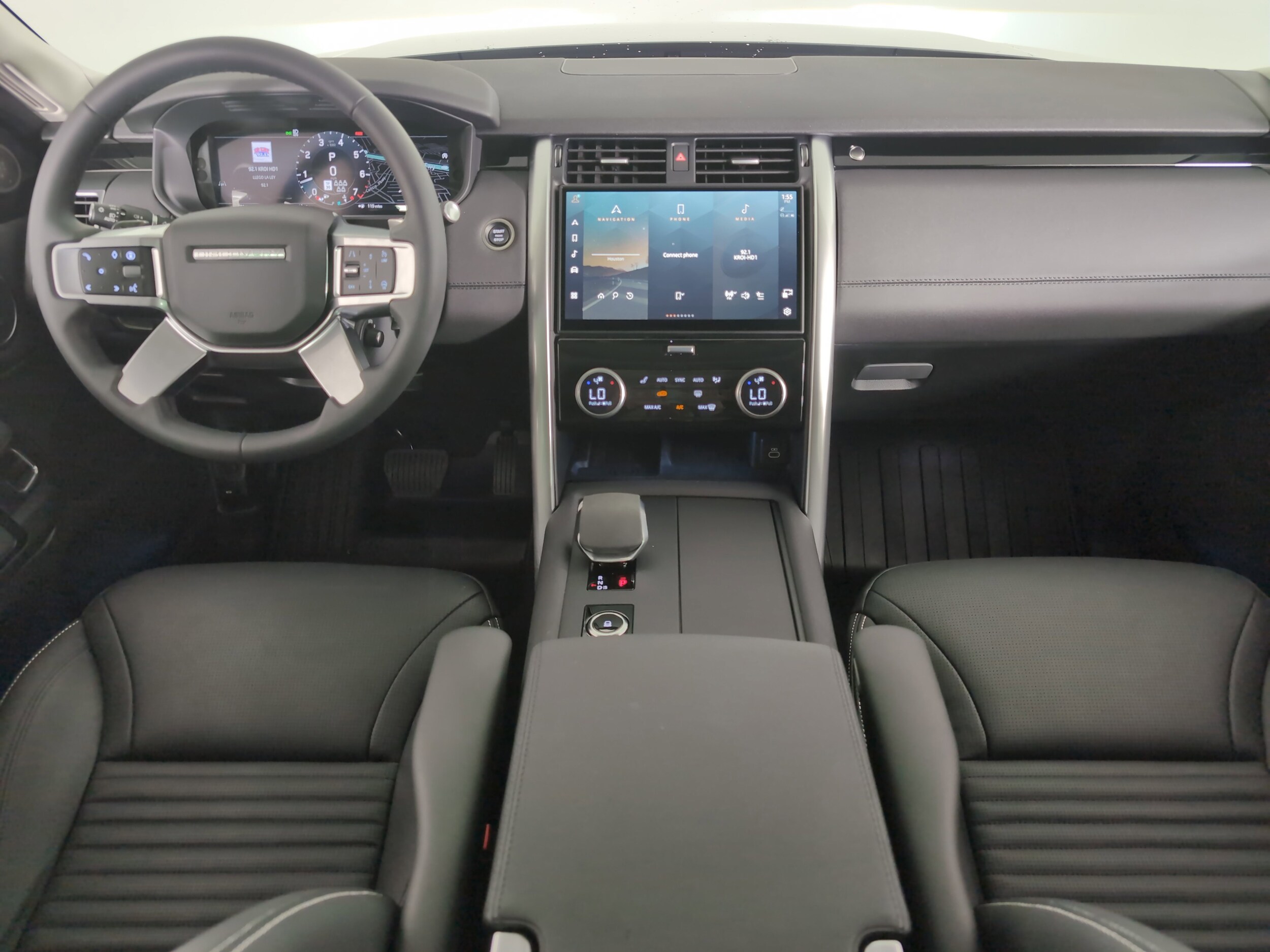 2024 Land Rover Discovery S photo 4