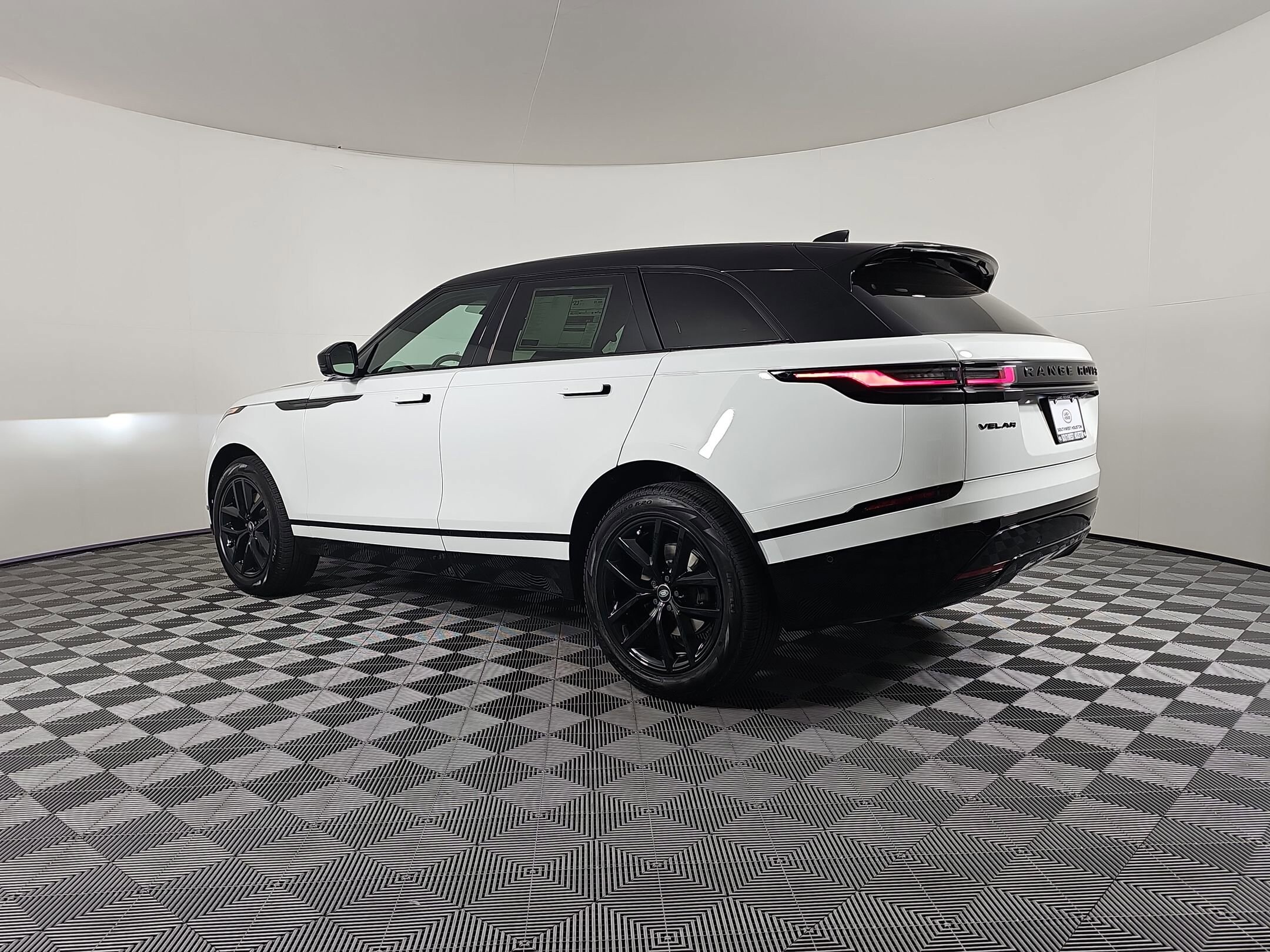 2026 Land Rover Range Rover Velar P250 Dynamic SE photo 3
