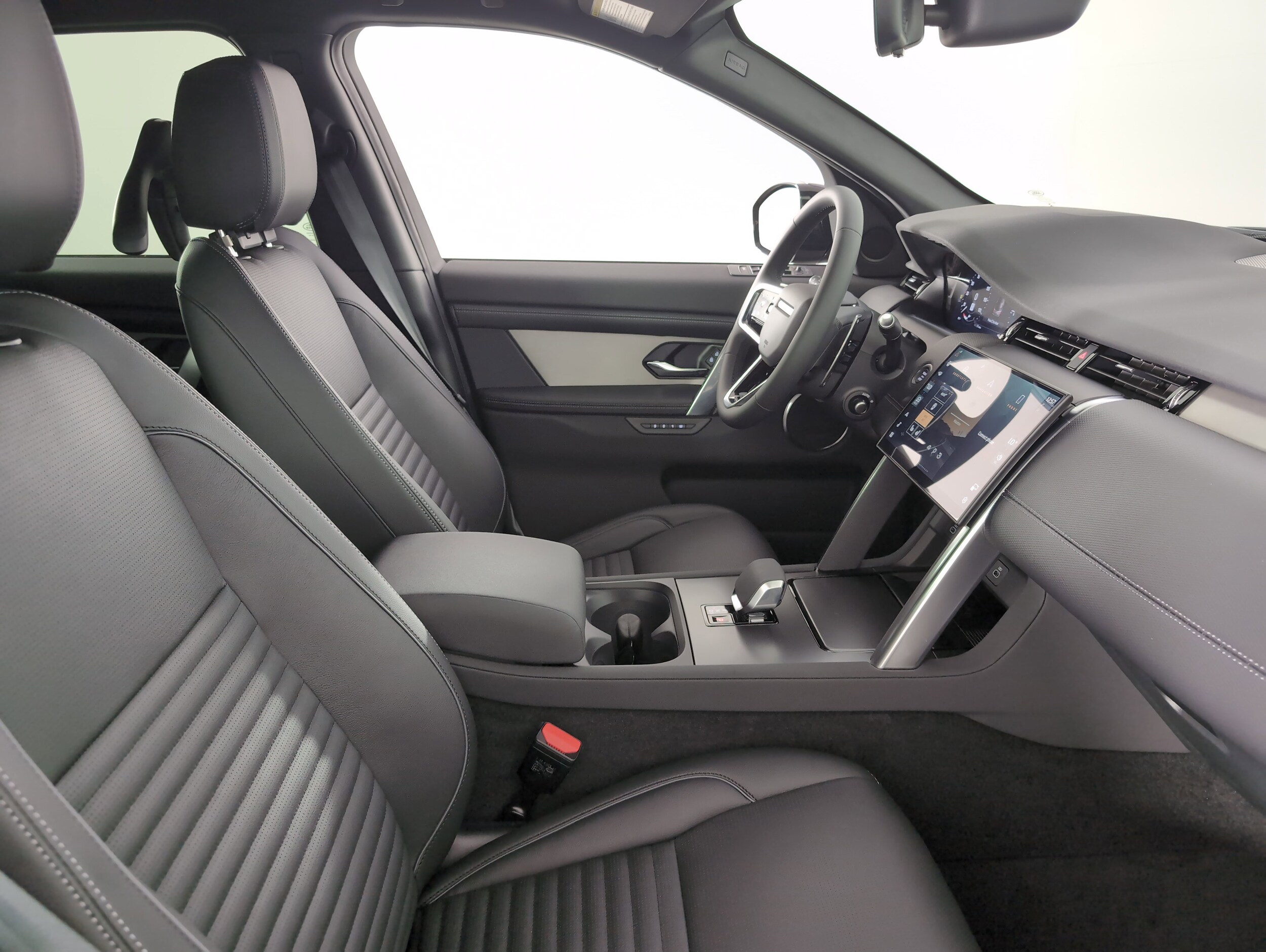 2025 Land Rover Discovery Sport Dynamic SE photo 3