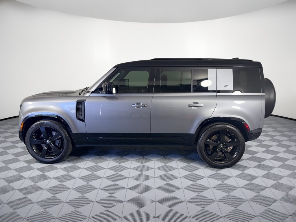 2024 Land Rover Defender X-Dynamic SE - Photo 2