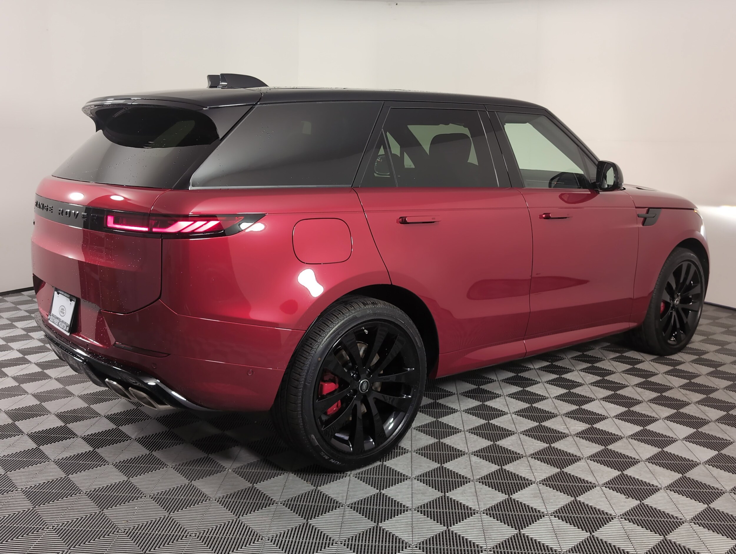 2025 Land Rover Range Rover Sport P530 Dynamic SE photo 2
