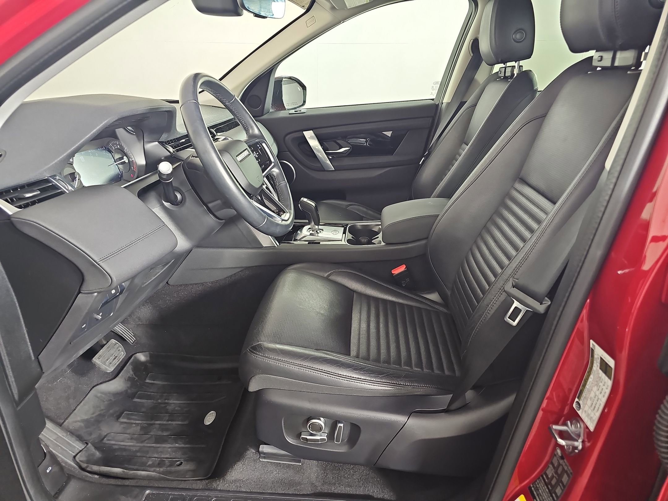 2021 Land Rover Discovery Sport S photo 3