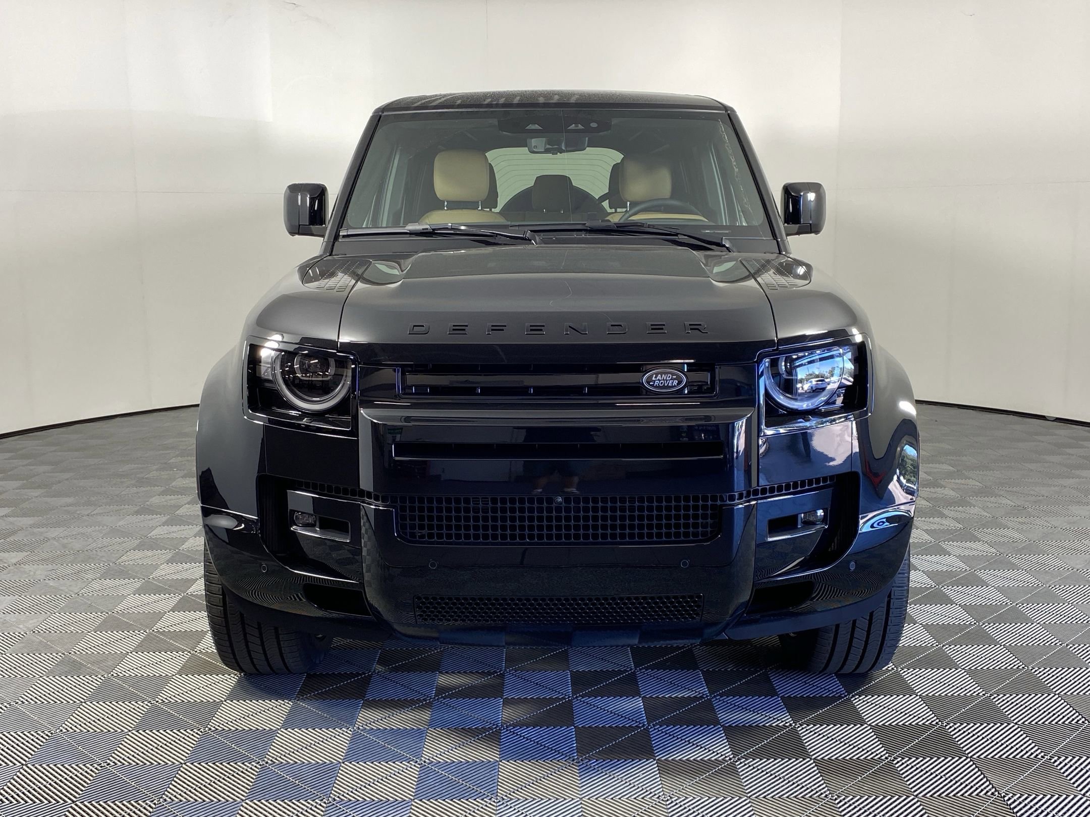 2026 Land Rover Defender 110 X-Dynamic SE photo 4