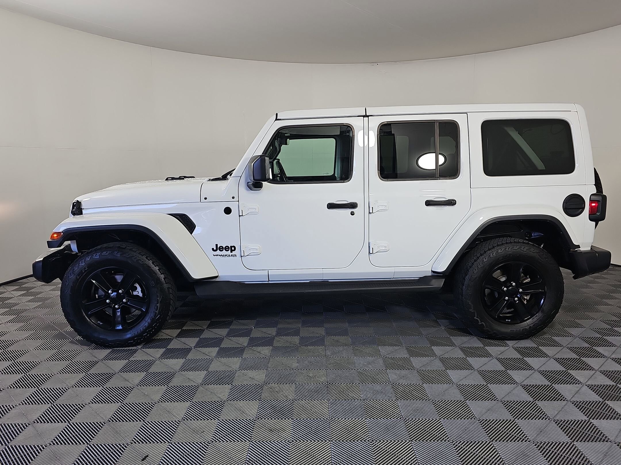 2022 Jeep Wrangler Unlimited Sahara Altitude photo 2