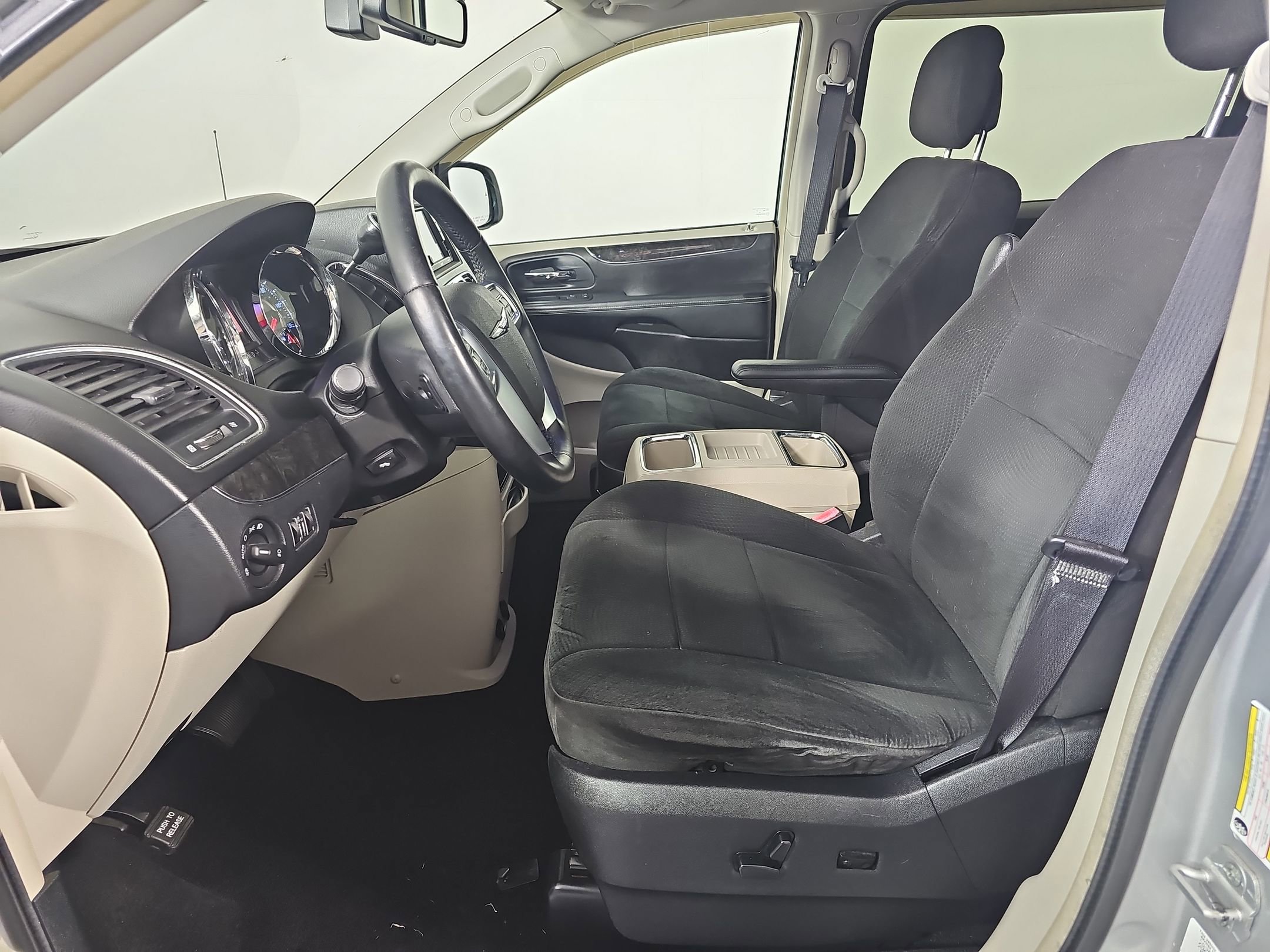 2012 Chrysler Town & Country Touring photo 4