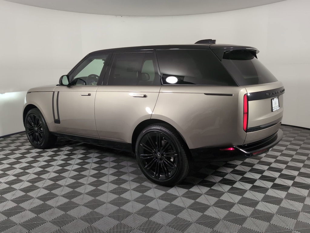New 2025 Land Rover Range Rover P400 SE SUV