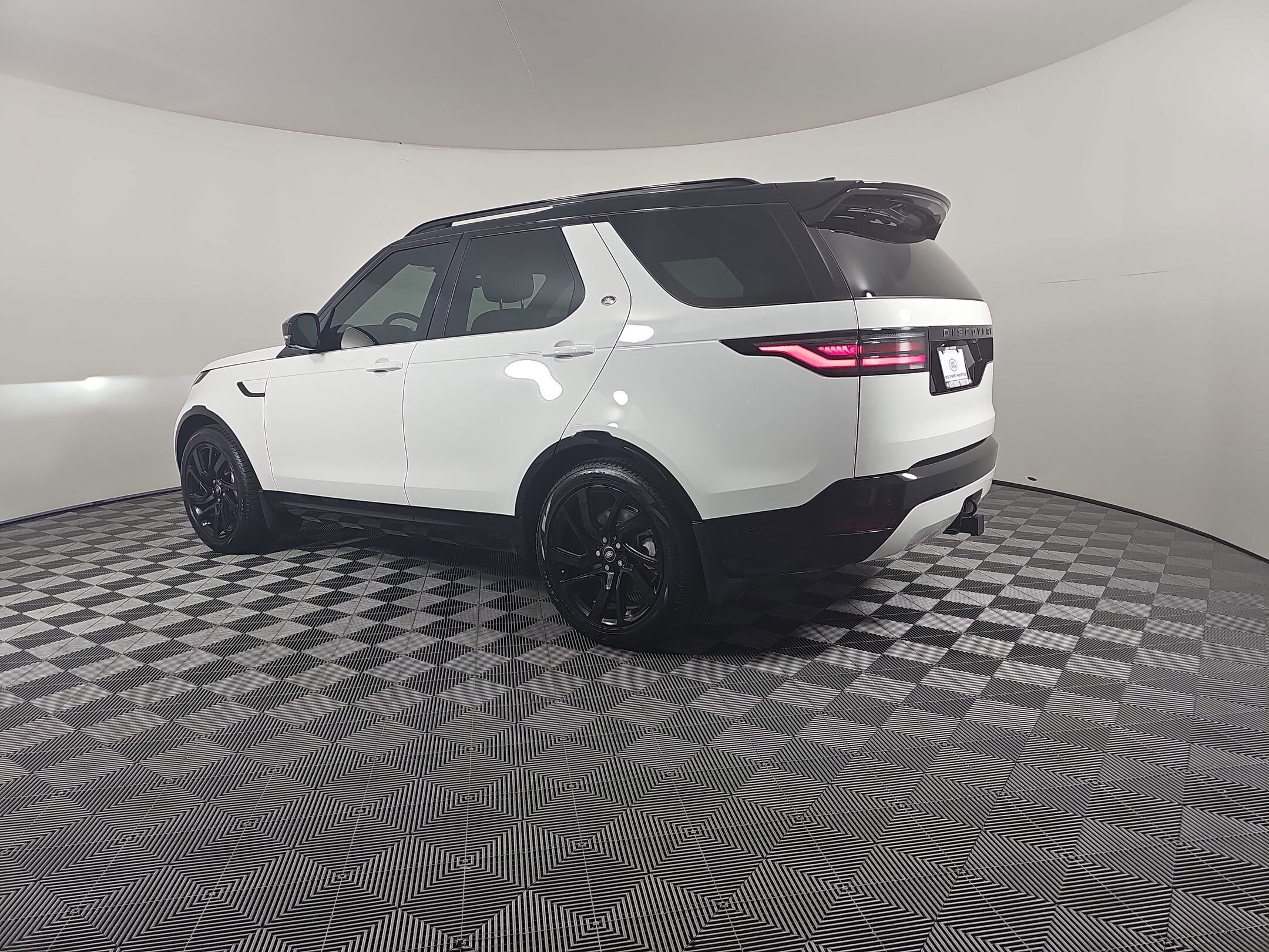 2025 Land Rover Discovery SE photo 3