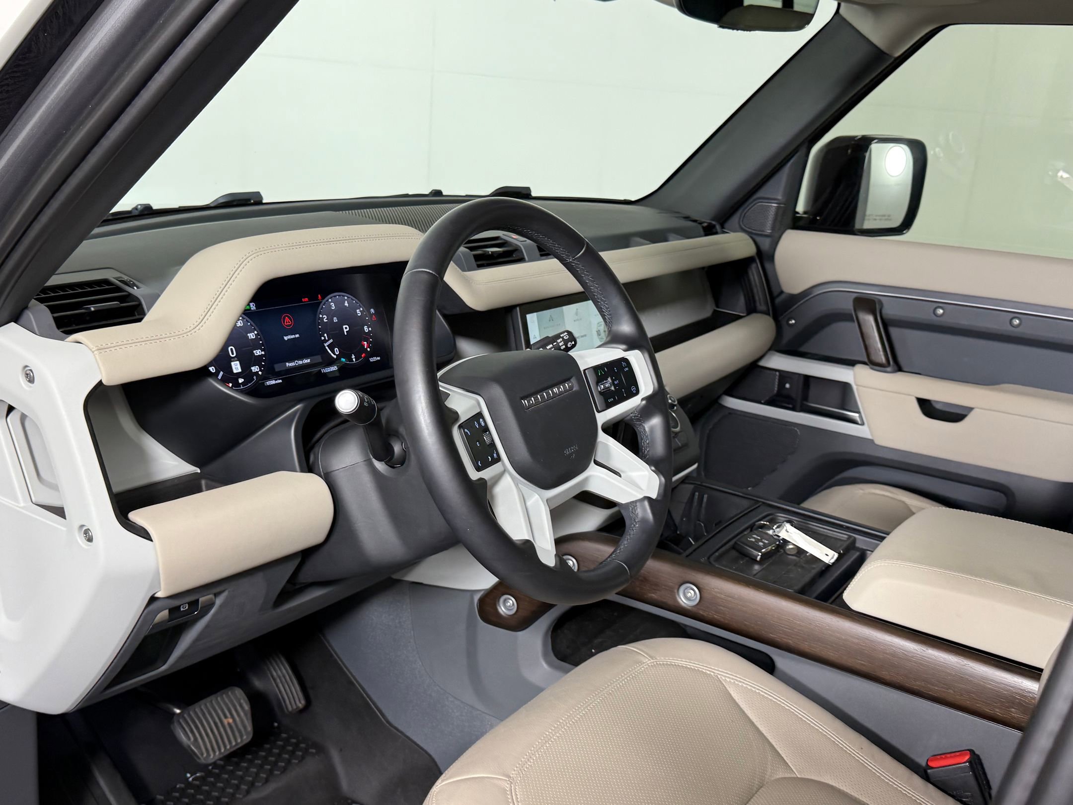 2024 Land Rover Defender 110 S photo 3