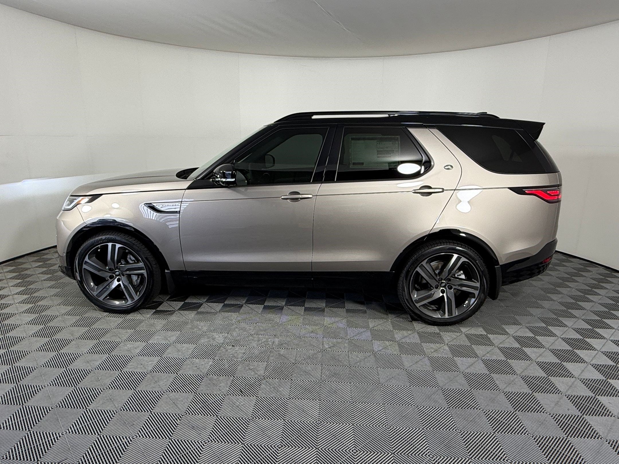 Discovery Dynamic SE SUV