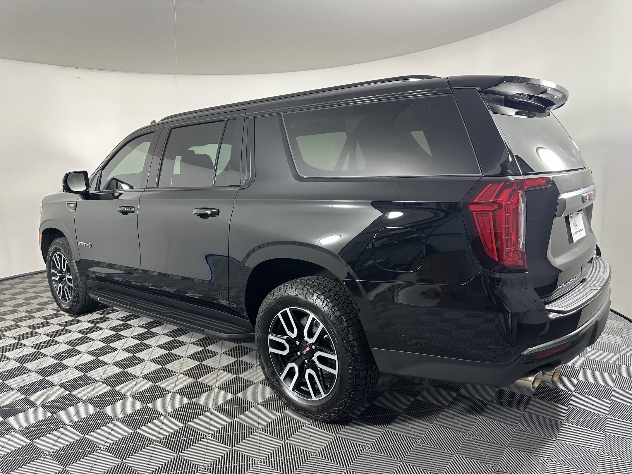 2024 Gmc Yukon XL AT4 photo 2