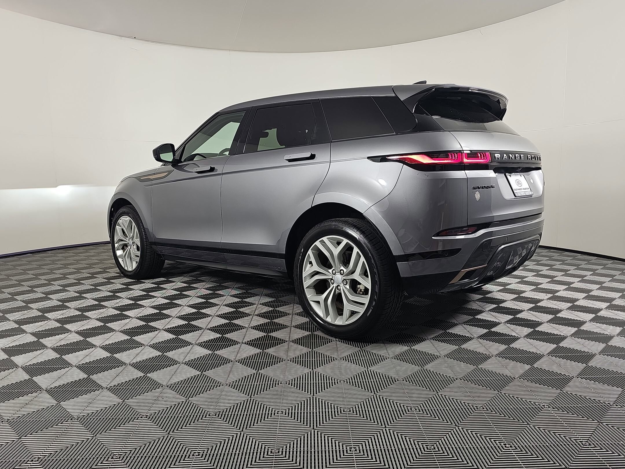 2022 Land Rover Range Rover Evoque R-Dynamic SE photo 3