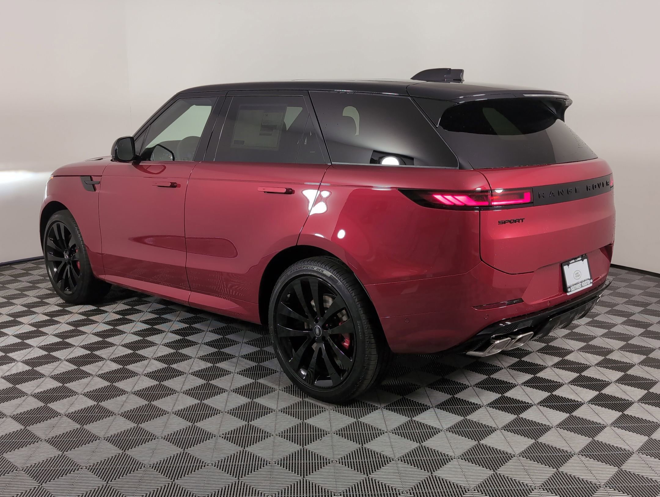 2025 Land Rover Range Rover Sport P530 Dynamic SE photo 3