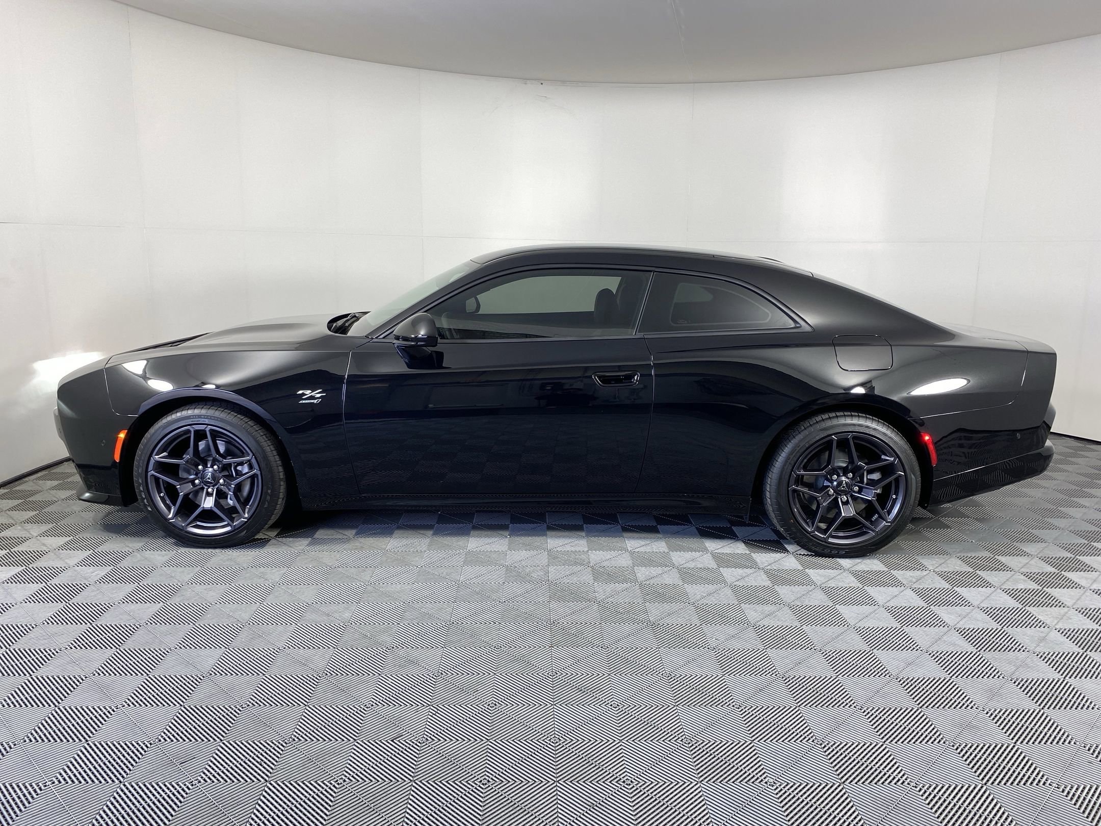 Used 2025 Dodge Charger Daytona R/T with VIN 2C3CDBCK4SR560529 for sale in Houston, TX