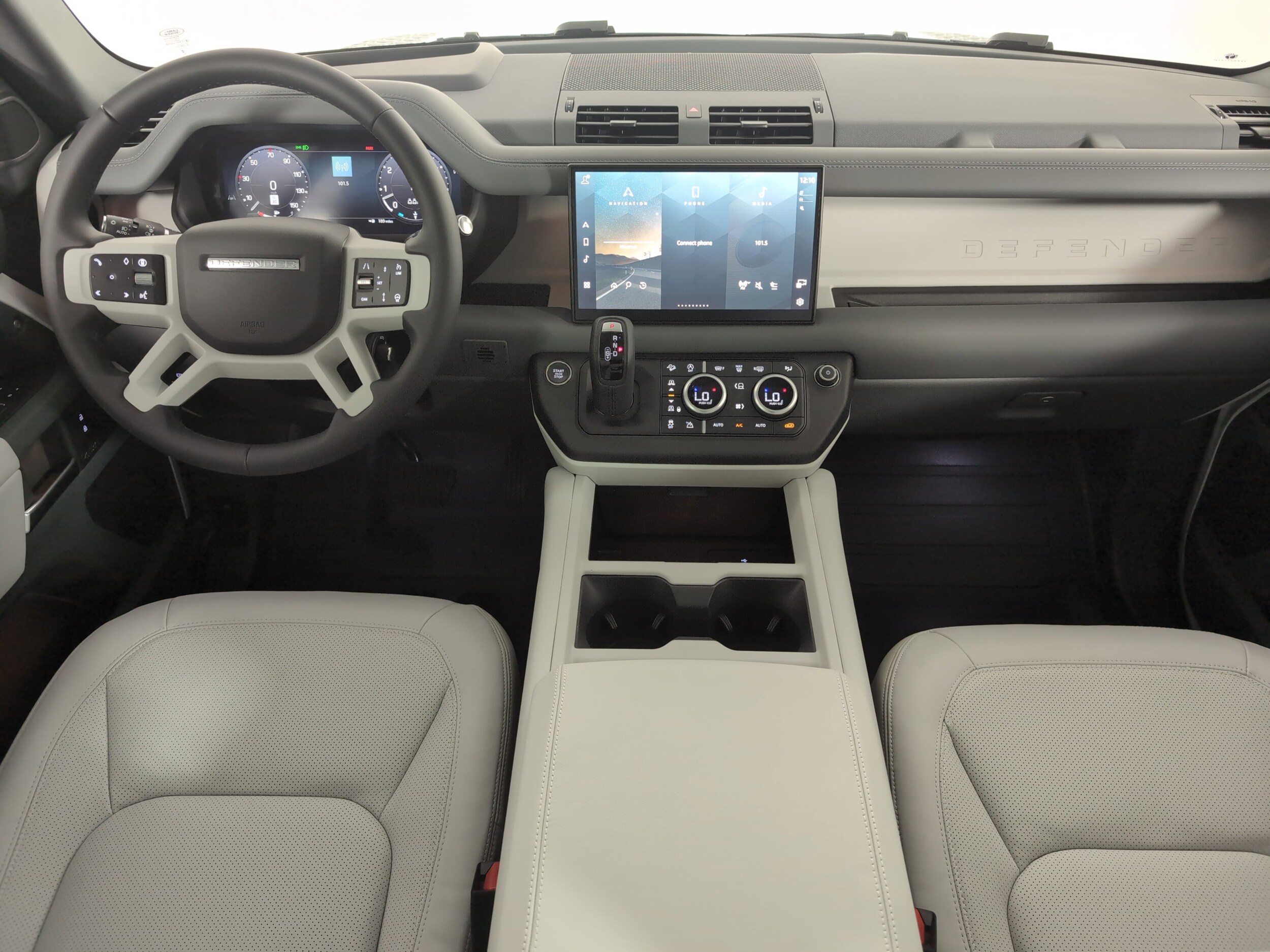 2025 Land Rover Defender 110 X-Dynamic SE photo 3