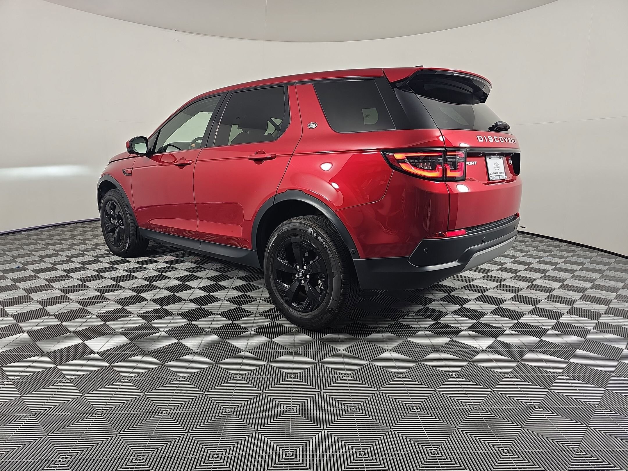 2021 Land Rover Discovery Sport S photo 2