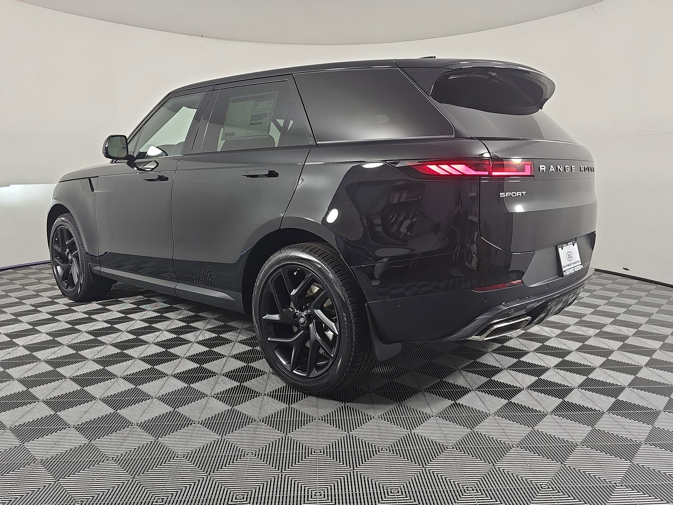 2025 Land Rover Range Rover Sport P360 SE photo 3