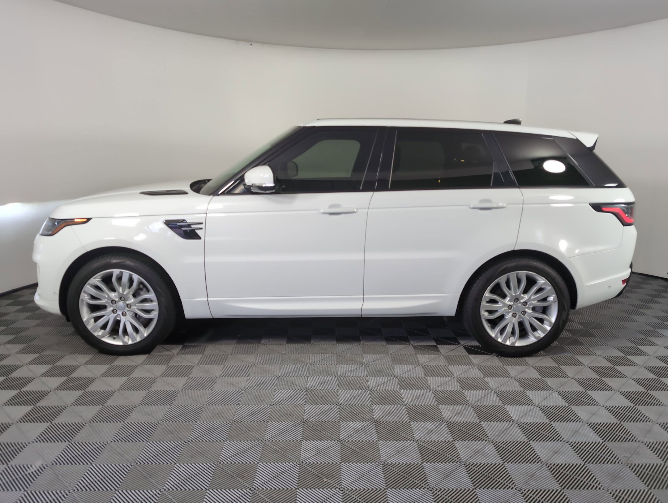 2020 Land Rover Range Rover Sport HSE Dynamic photo 2