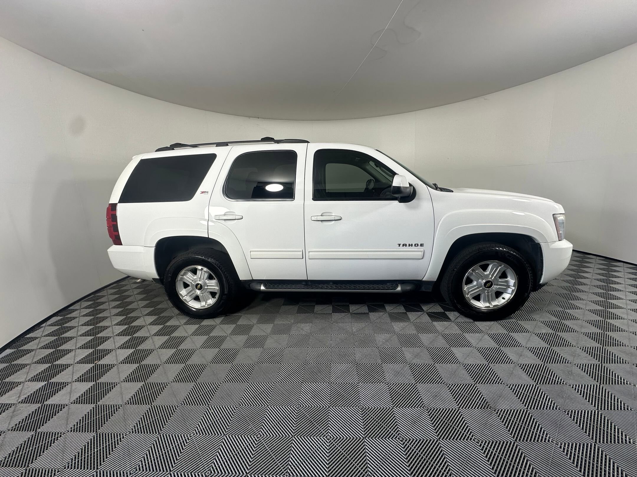 2011 Chevrolet Tahoe LT photo 3