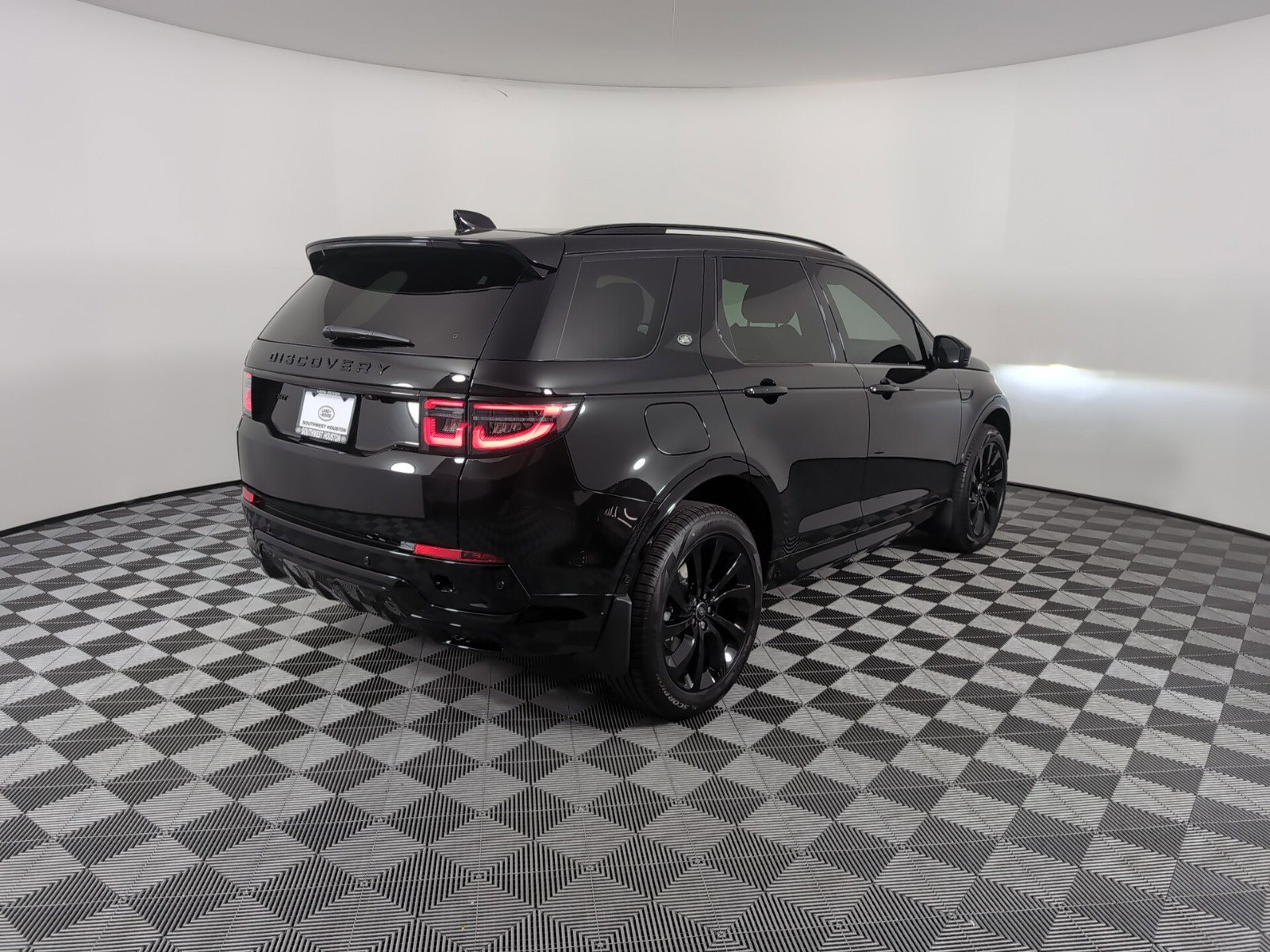 2025 Land Rover Discovery Sport Dynamic SE photo 2