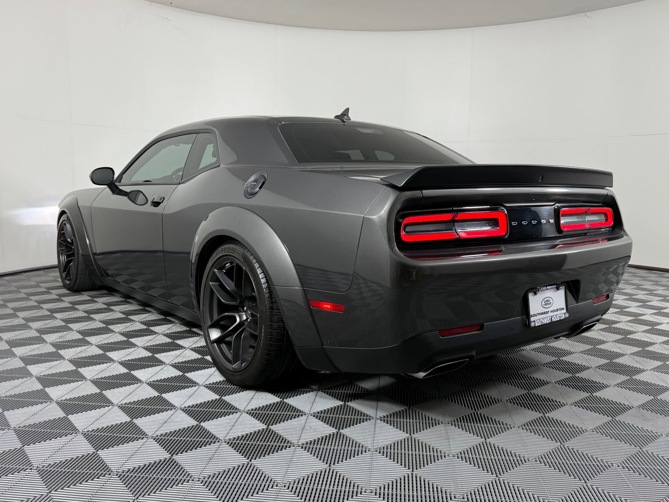 2022 Dodge Challenger R/T Scat Pack Widebody photo 2