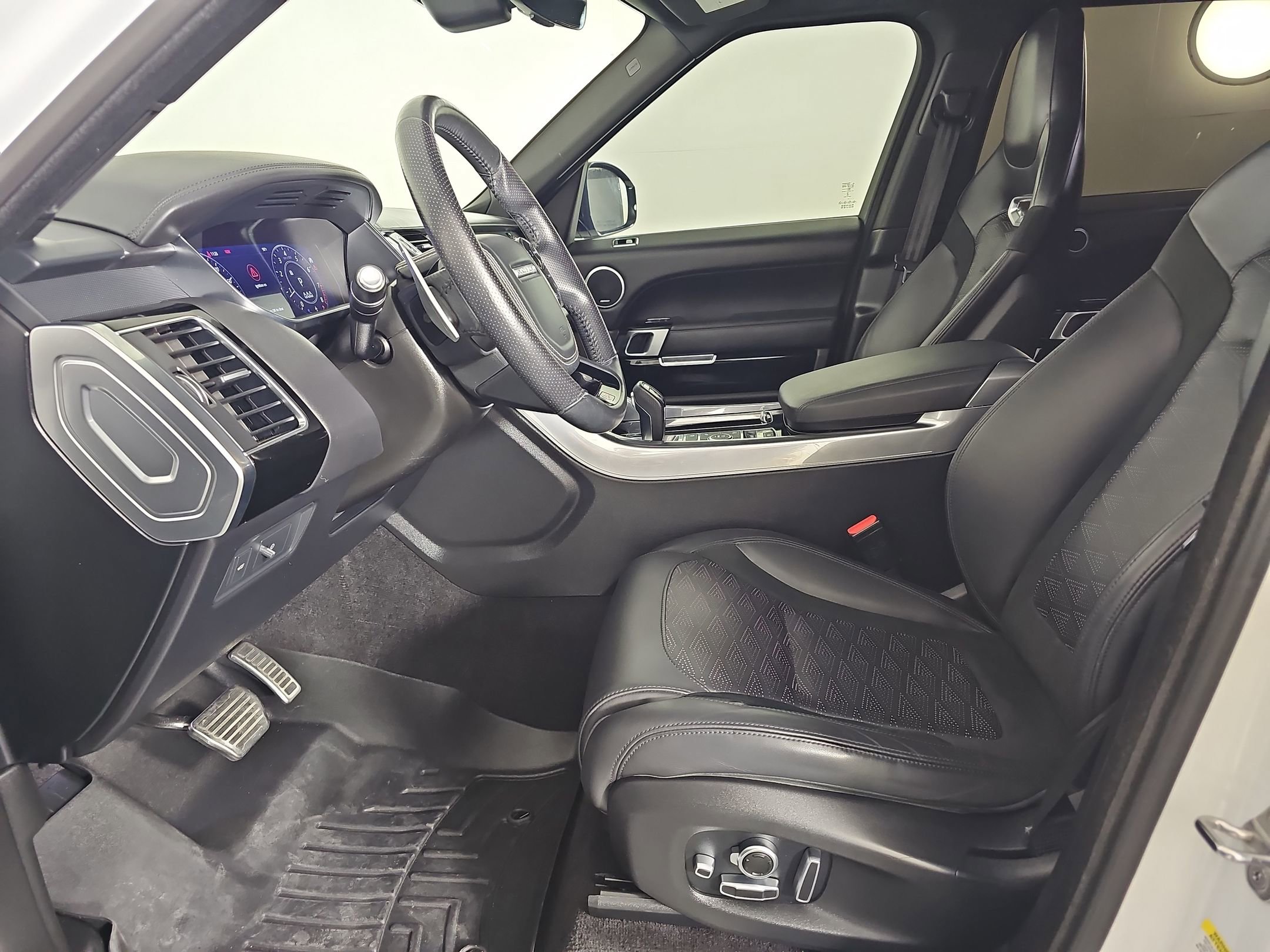 2020 Land Rover Range Rover Sport SVR photo 2