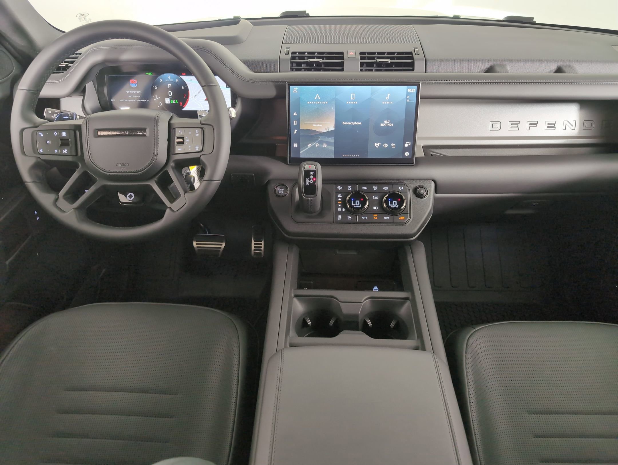 2025 Land Rover Defender 110 photo 4